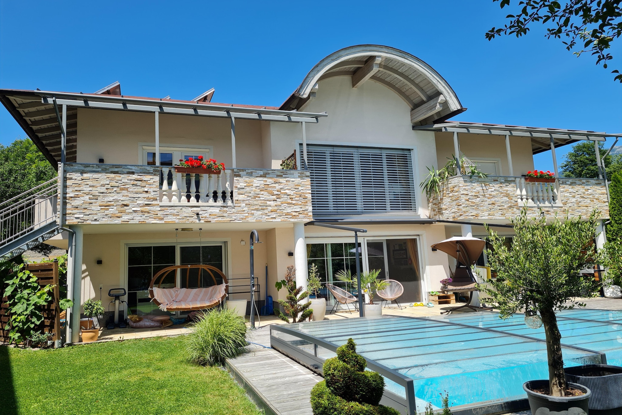 On the 1st floor: (Kitchenette(dining table, hob(2 ring stoves, electric), electric kettle, toaster, coffee machine, oven, microwave, dishwasher, fridge), Living/bed room(single sofa bed, TV(satellite)), bedroom(double bed, TV(satellite)), bedroom(double bed), bathroom(shower, toilet), roof terrace)\n\nbalcony, balcony, heating(central), heating(floor heating), garden furniture, parking, baby crib(free)