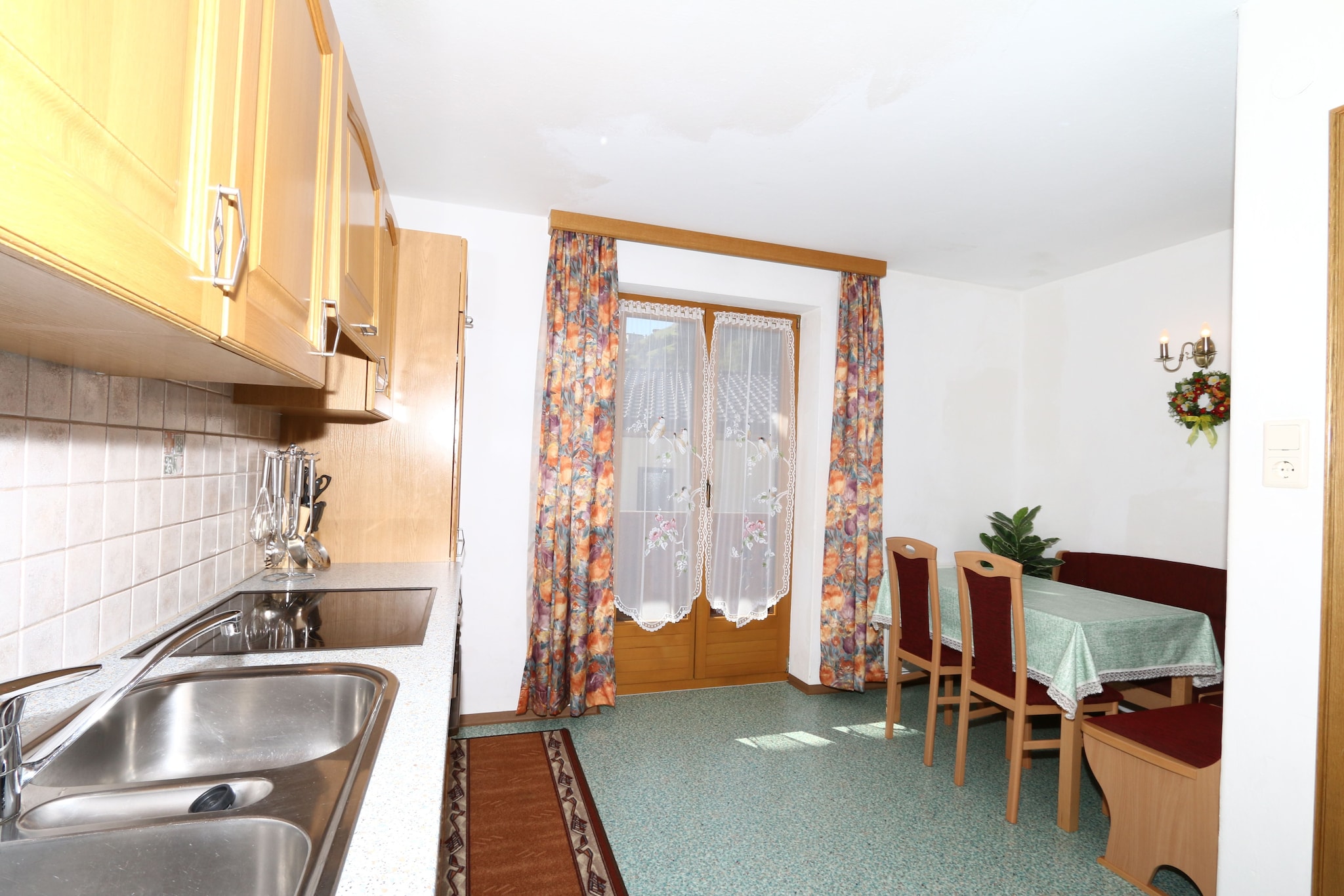 On the 1st floor: (Kitchen(hob(ceramic), coffee machine, oven, dishwasher, fridge-freezer), Living/diningroom(TV(satellite)), bedroom(double bed), bedroom(double bed), Bedroom with bathroom(double bed, shower), bathroom(bath tub, toilet))\n\ntumble dryer, balcony, balcony, heating(oil), parking, high chair, baby crib(free)