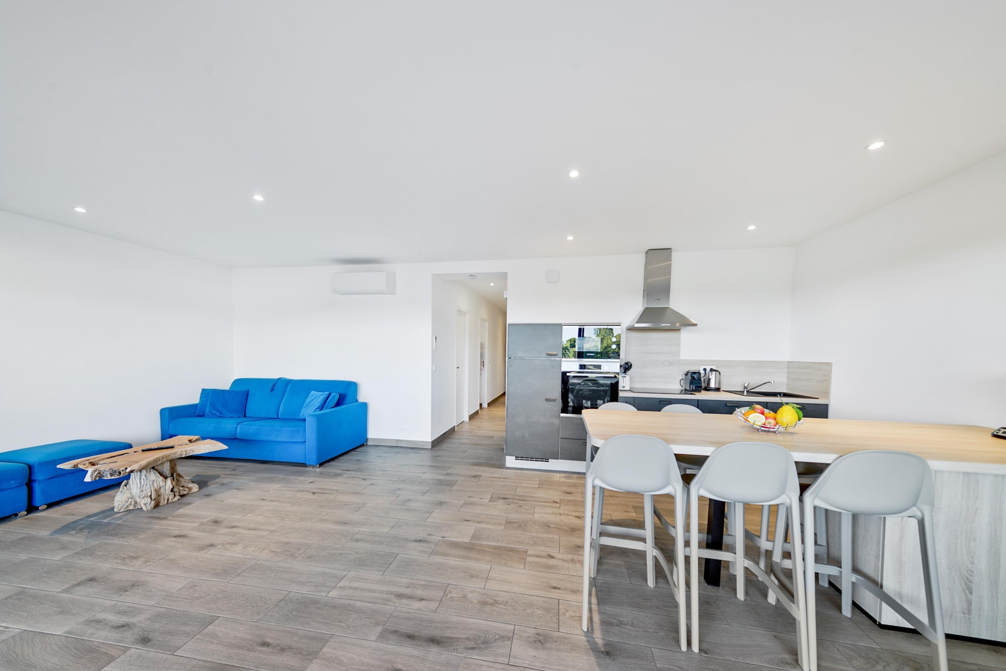 open kitchen(stove, electric kettle, toaster, coffee machine, oven, dishwasher, fridge), Living/diningroom(double sofa bed, TV(german television channels)), bedroom(double bed), bedroom(single bed, single bed), bathroom(shower), bathroom(shower), toilet, grill, washing machine, air conditioning, terrace, garden furniture, swimming pool(shared with other guests, heated, 20 x  4 m., opened from Apr upto and including Nov)