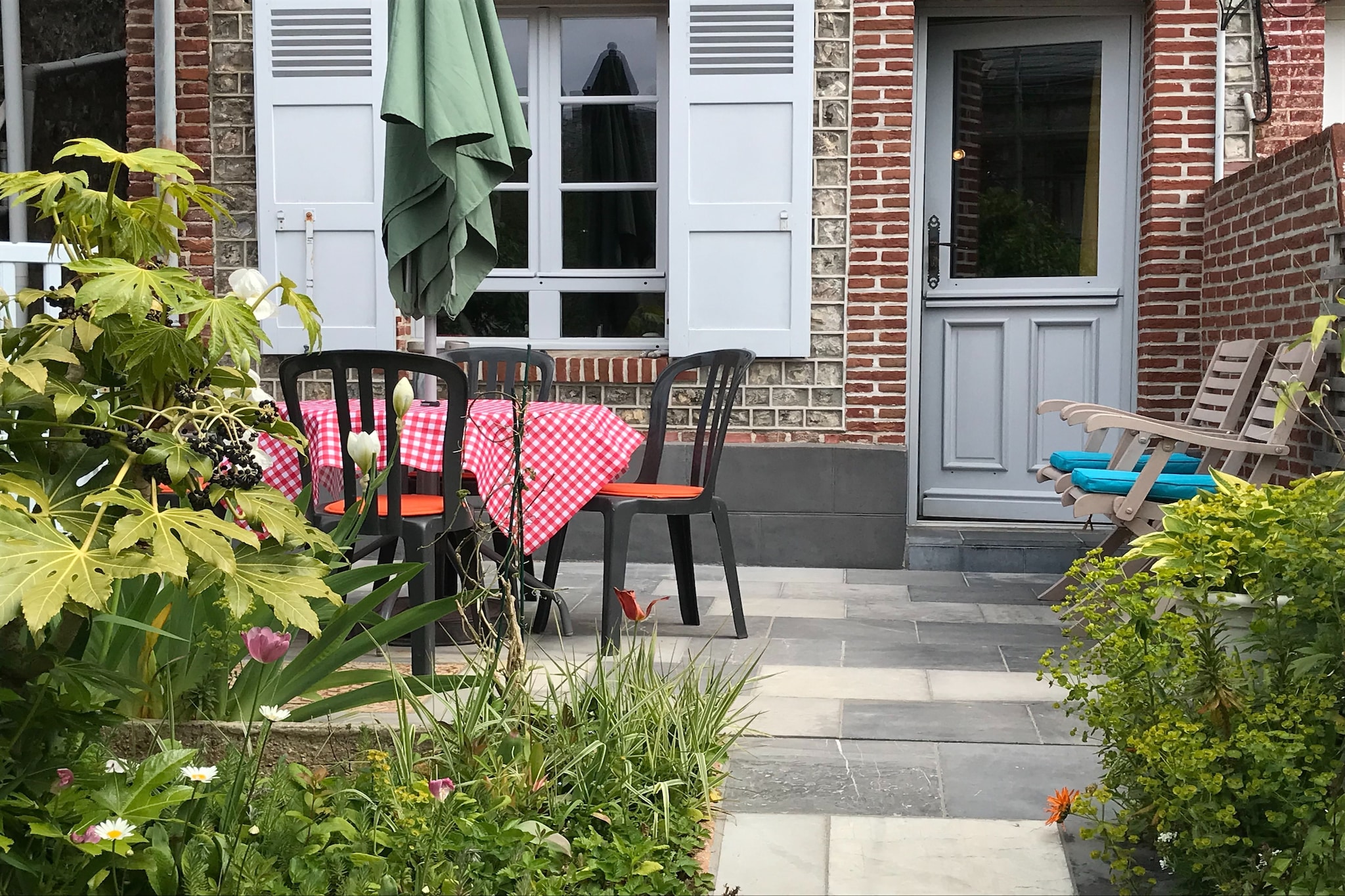 This former fisherman's house, renovated in a charming 50s and 60s retro style, is just 300 meters from a white pebble beach framed by towering chalk cliffs. It features a small front garden and a rooftop terrace with lovely views of the seaside resort. Nearby, explore FÃ©camp with its three ports, the famous artist-favored town of Ã�‰tretat, and the picturesque harbor town of Honfleur at the Seineâ€™s mouth. Hiking enthusiasts can enjoy the well-marked GR 21 trail stretching over 100 km along the Alabaster Coast, while the Baie de Somme, named one of the world's most beautiful bays, attracts visitors with its stunning nature.