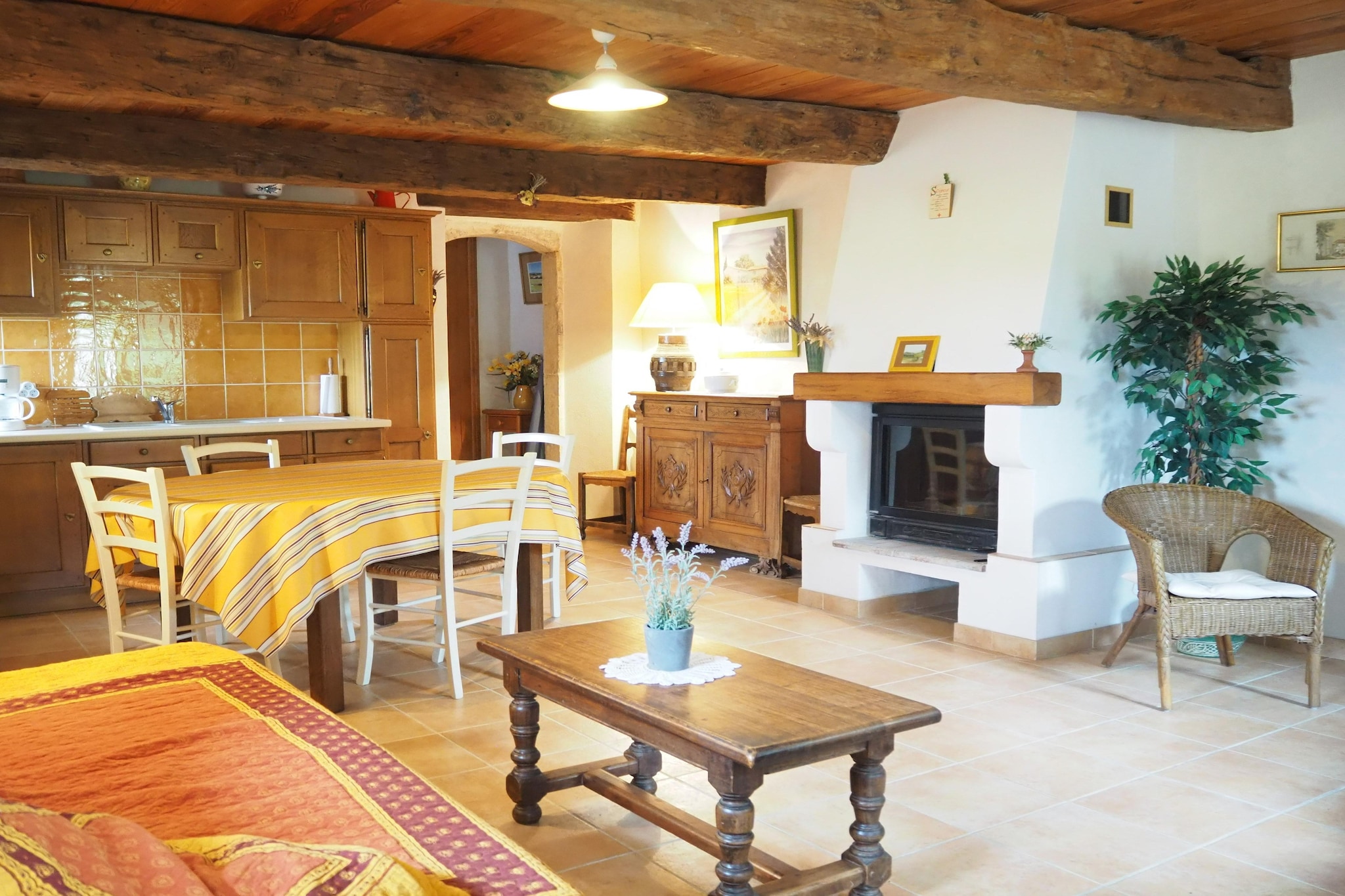 Private Garden House in Redortiers