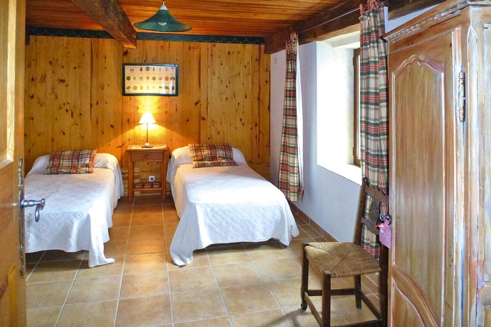 Ground floor: (Kitchenette(cooker(gas), coffee machine, oven, fridge), Living/diningroom(TV(german television channels, no dutch television channels), dining table, fireplace), Bedroom with bathroom(single bed(90 x 190 cm), single bed(90 x 190 cm), shower, toilet))\n\nOn the 1st floor: (bedroom(double bed(140 x 190 cm)), bathroom(shower, toilet))\n\ncarport, cot, washing machine, heating(electric), terrace, garden(private, 500 m2), garden furniture, parking, high chair