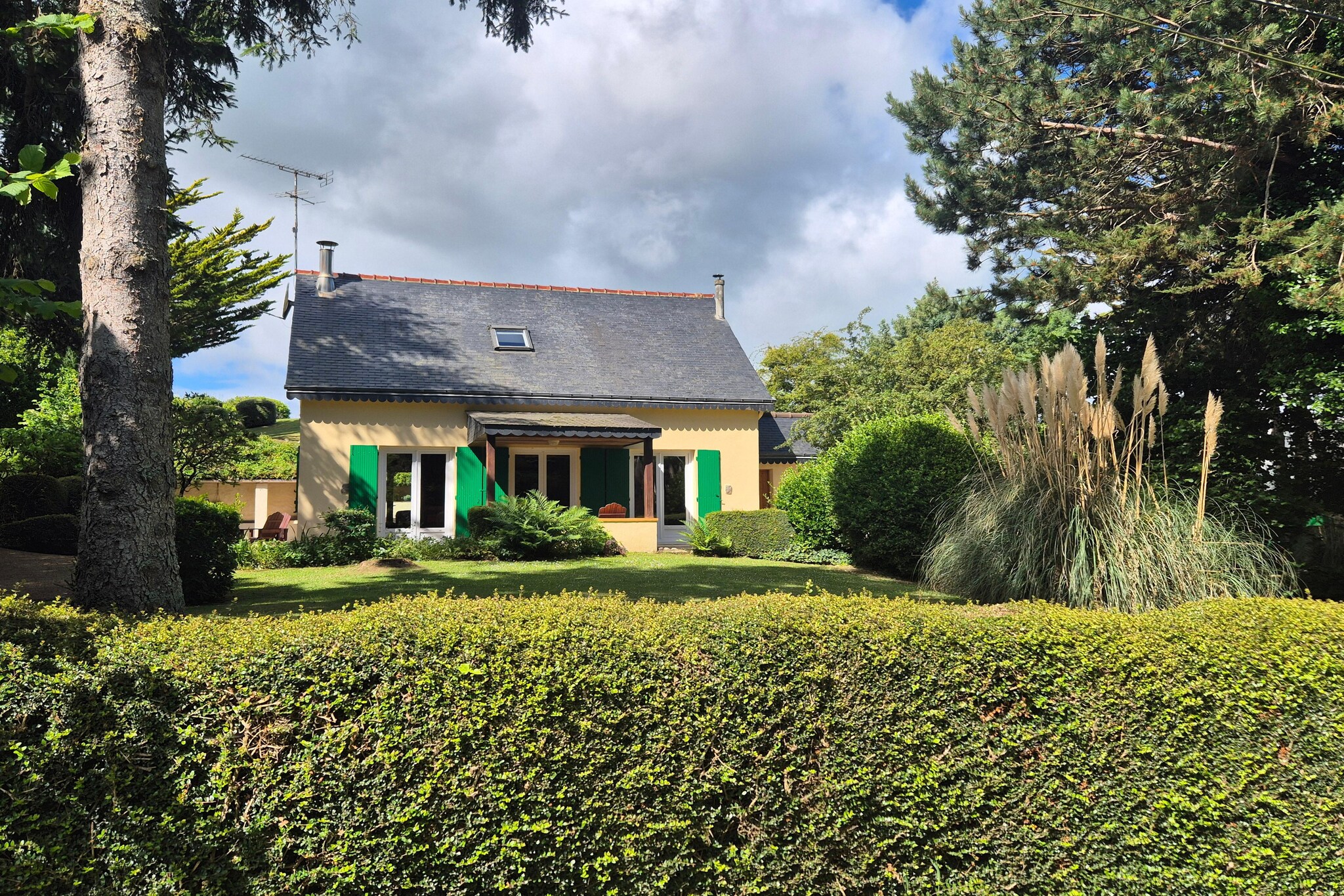 Holiday home Hillion - Buitenkant zomer