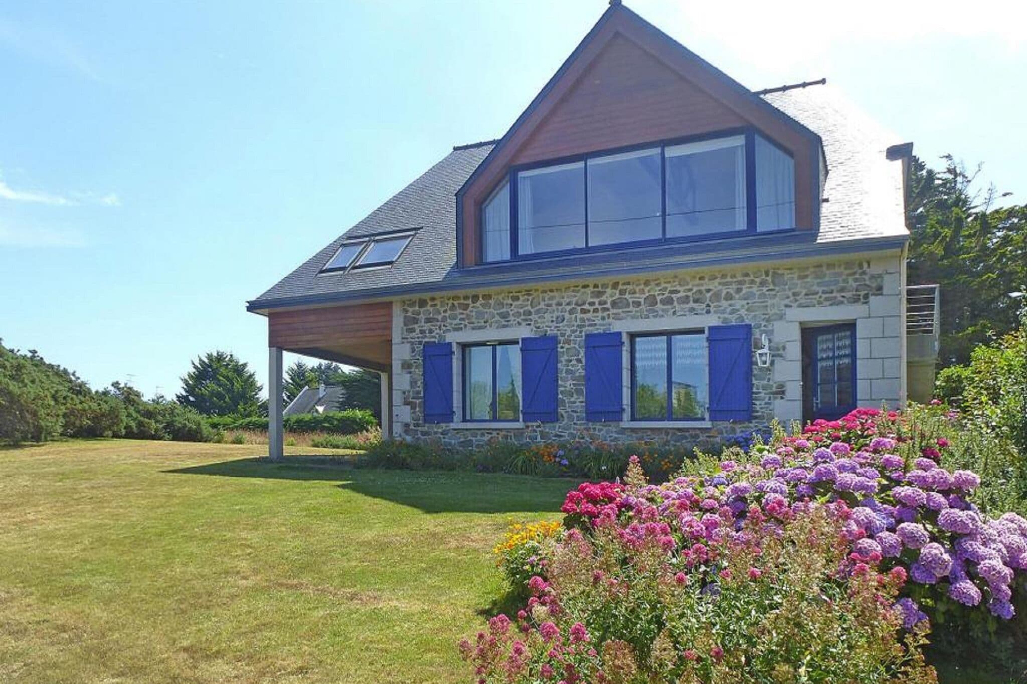 Comfortable holiday home with fantastic sea view