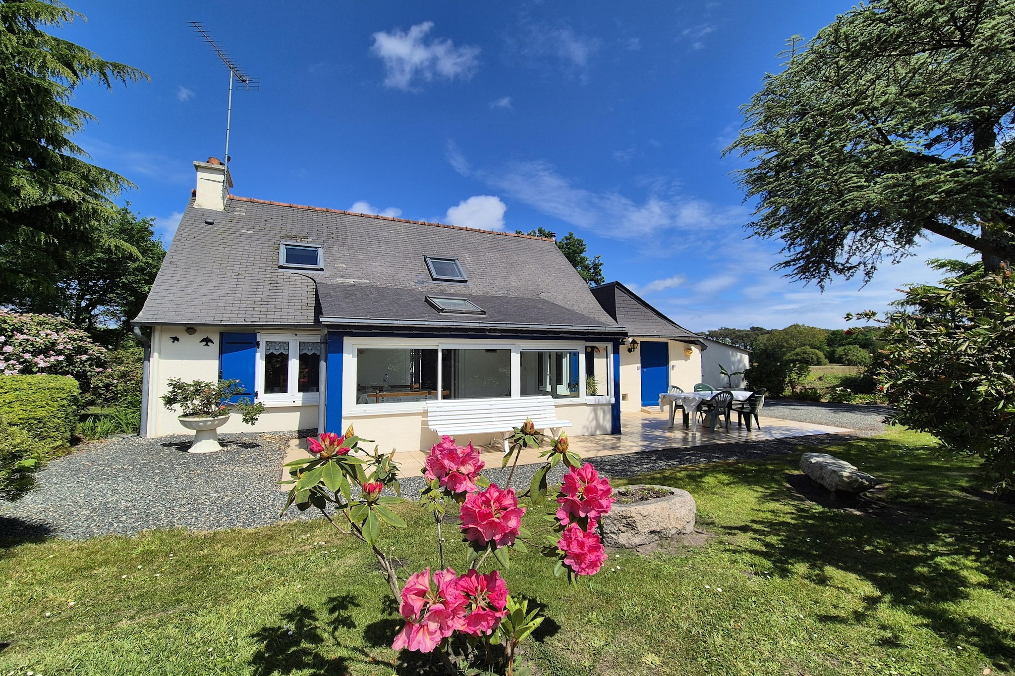 Holiday home Plourivo-Buitenkant zomer
