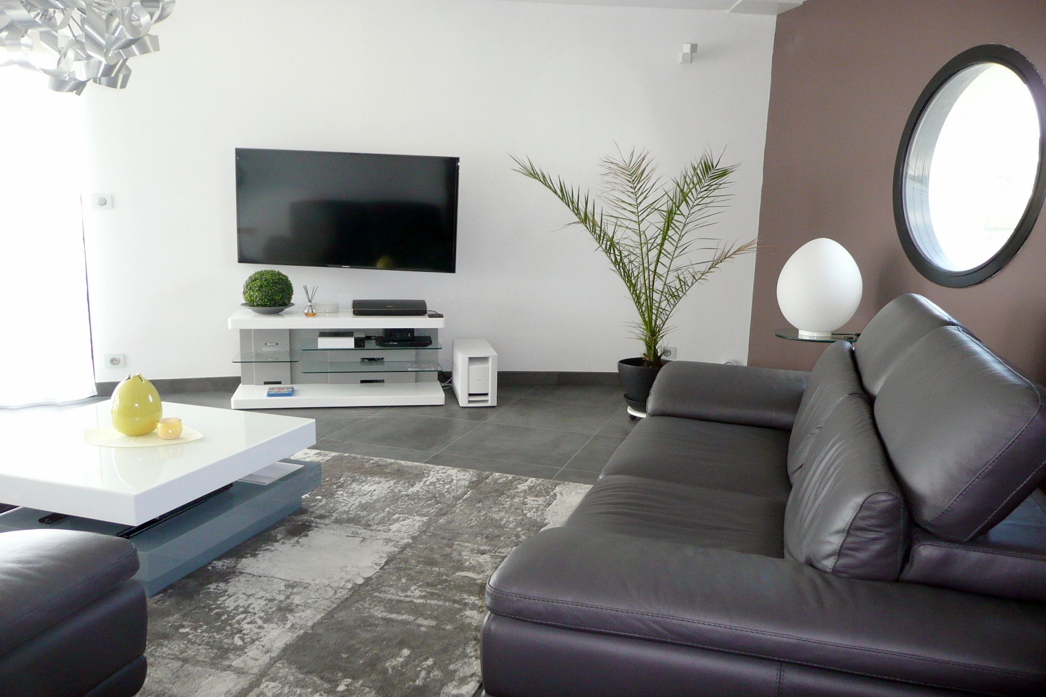 Ground floor: (Living room(TV(flatscreen, satellite, german television channels), DVD player, phone docking station, CD player), dining room, open kitchen(hob(induction), electric kettle, toaster, coffee machine(espresso), coffee machine, oven, microwave, dishwasher, fridge-freezer), bedroom(double bed(160 x 200 cm), TV(satellite, german television channels)), bedroom(double bed(160 x 200 cm), TV(satellite, german television channels)), bathroom(shower, hairdryer), toilet)\n\nOn the 1st floor: (bedroom(double bed(160 x 200 cm), TV(flatscreen, satellite, german television channels), balcony), bedroom(double bed(160 x 200 cm), balcony), bathroom(bath tub, washbasin, shower, washbasin, hairdryer), toilet)\n\ngarage, Whirlpool, tumble dryer, cot, washing machine, heating(electric, floor heating), terrace, roof terrace, garden, garden furniture, parking, parasol, high chair, air to air heatpump, plancha grill