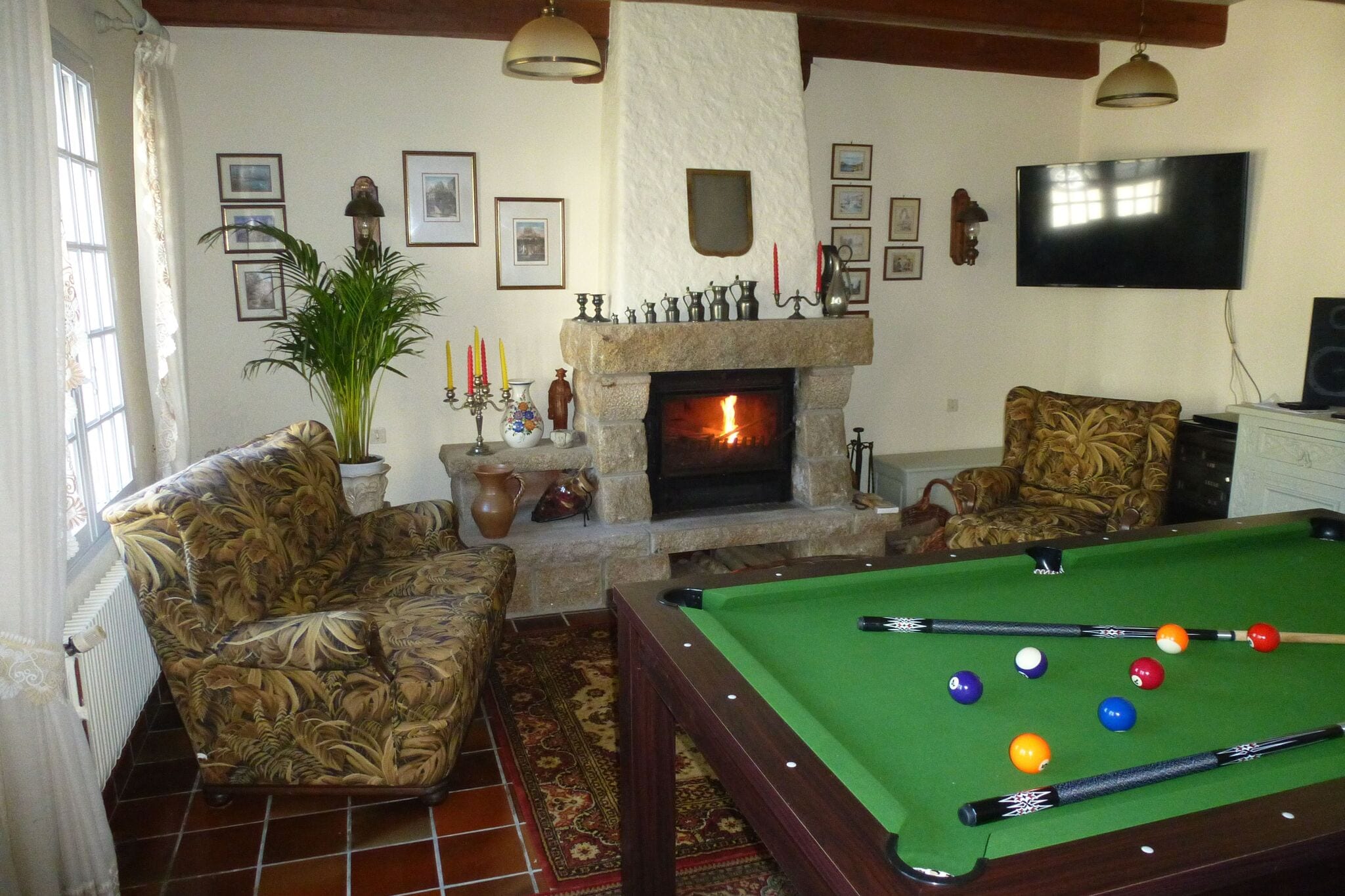 Jacuzzi, billiards and fireplace, semi-detached house, Sibiril
