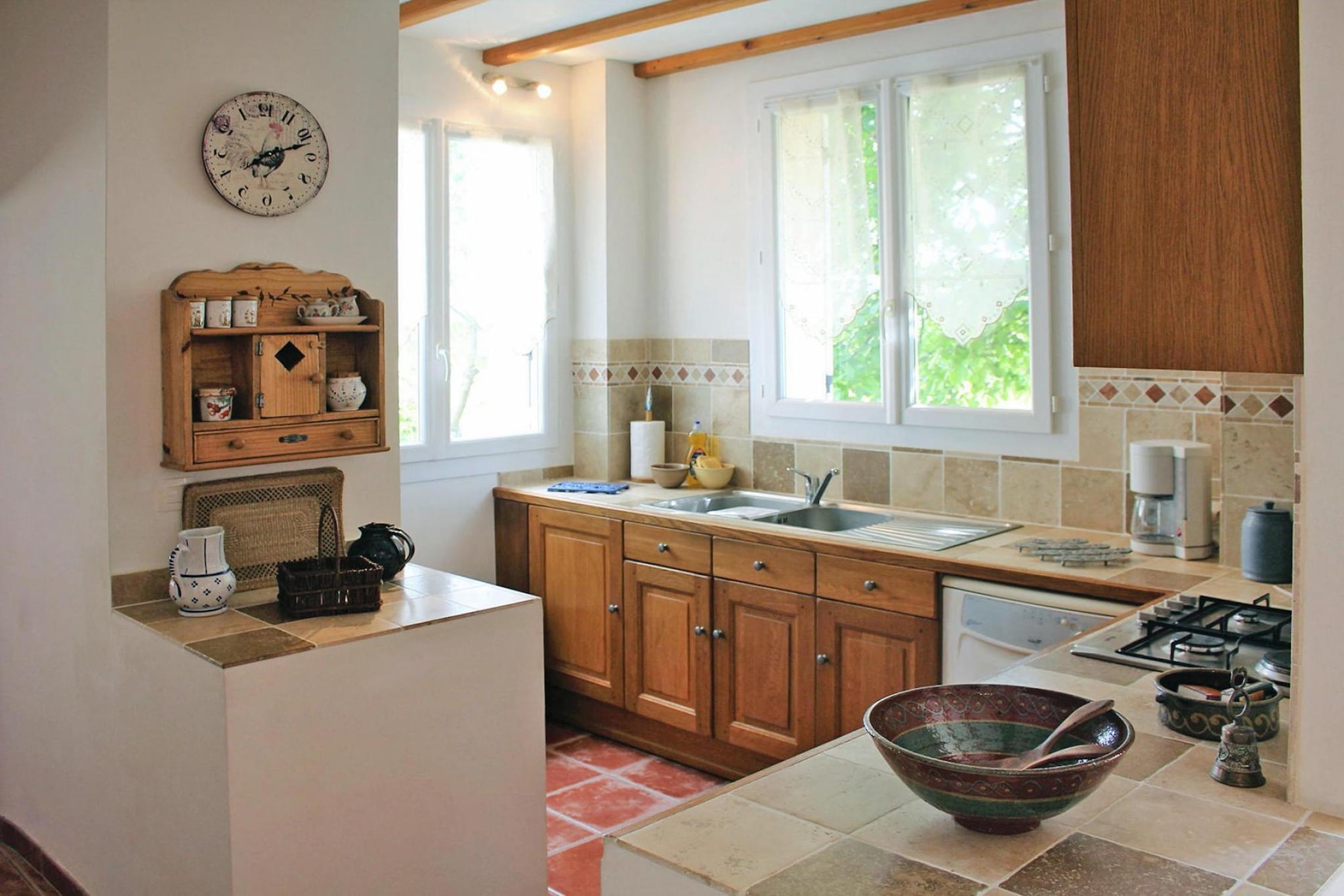 Your pretty, ground-floor stone holiday home is located just a few steps from the village, in a small, quiet residential area. It consists of a spacious living room with fireplace, a well-equipped open kitchen, two bedrooms and a bathroom with shower and toilet. You will especially appreciate the pleasant garden in the shade of the trees.
In the medieval village of Banon (13 km) you can still visit some remains of the castle. Here the famous goat cheese wrapped in chestnut leaves is produced, so popular with gourmets. Don't miss the traditional cheese festival at the end of May. There are numerous hiking and cycling trails where you can discover this beautiful, fragrant and colourful region!
About Belvilla
At Belvilla, you experience holidays exactly the way you want. Choose from an extensive range of holiday homes, apartments and caravan parks from Europe to Florida. From a cabin by the Norwegian fjord to an exclusive villa on the Côte d'Azur, and from an apartment in Rome to a country estate in Tuscany. At Belvilla you will find the perfect holiday home for an unforgettable time with your family, partner or friends. You will also find holiday homes for larger groups, spread across various regions in Europe.
Belvilla offers a wide variety of holiday homes: small and cosy with a sauna or spacious with an outdoor pool, roof terrace and numerous bedrooms. At Belvilla, for example, you can choose from holiday homes in prime locations, with luxury amenities and homes particularly suitable for families. Of course, many holiday homes also have a space reserved for your dog. You can choose from practical holiday homes in popular holiday destinations, city houses in cosmopolitan cities such as Venice or Rome, dreamy holiday homes in top locations and spacious holiday homes with unique furnishings. Besides holiday homes by the sea, Belvilla also offers holiday homes with swimming pool and/or wellness facilities.
