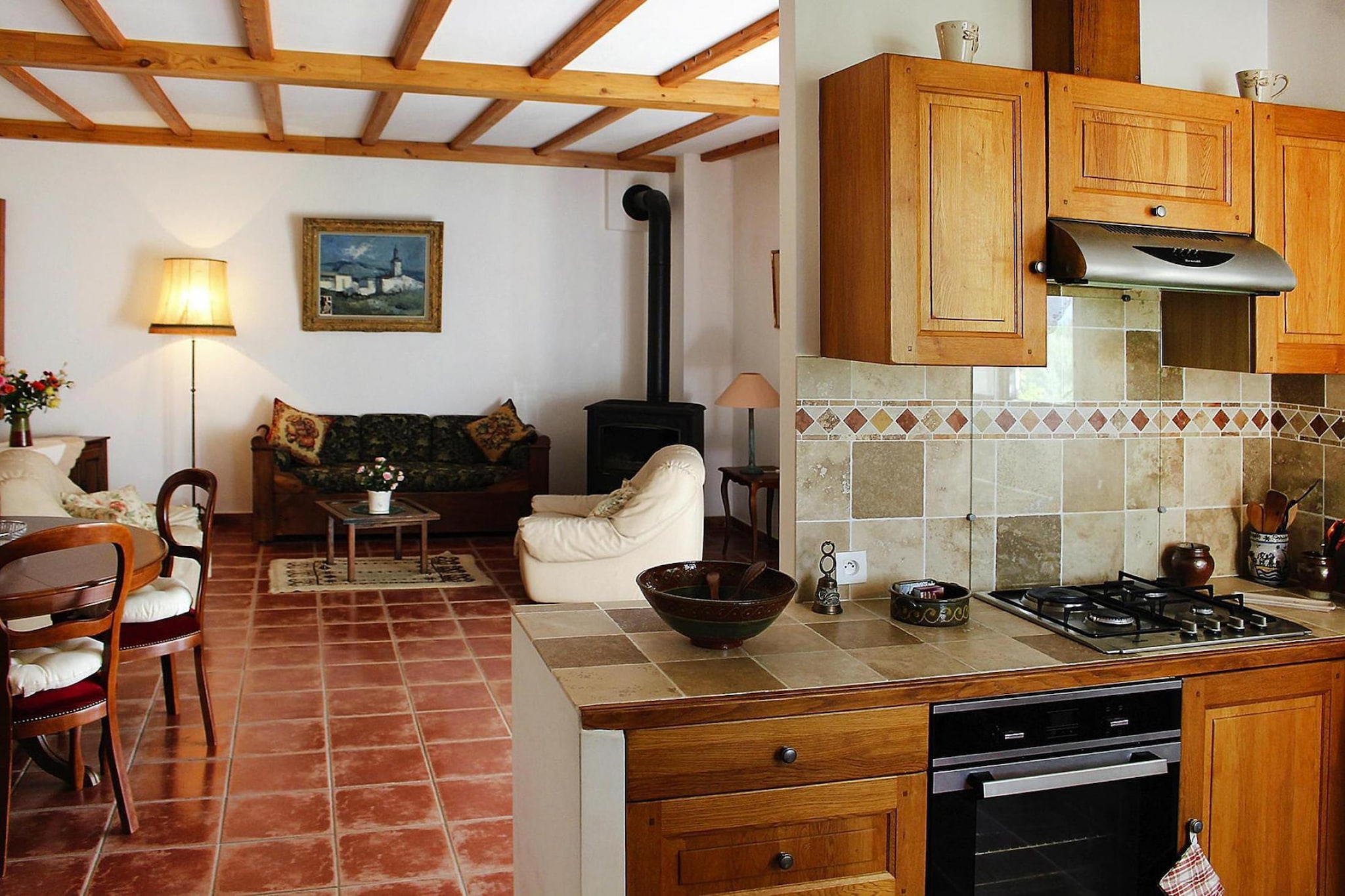Ground floor: (open kitchen(electric kettle, toaster, cooker(gas, electric), coffee machine, oven, dishwasher, fridge, freezer), Living/diningroom(TV(no dutch television channels, no german television channels), dining table, fireplace), bedroom(2x single bed(90 x 190 cm)), bedroom(double bed(140 x 190 cm)), bathroom(shower, toilet, hairdryer))\n\ncot, washing machine, heating(electric), terrace, garden, garden furniture, sun loungers, parking, parasol, high chair