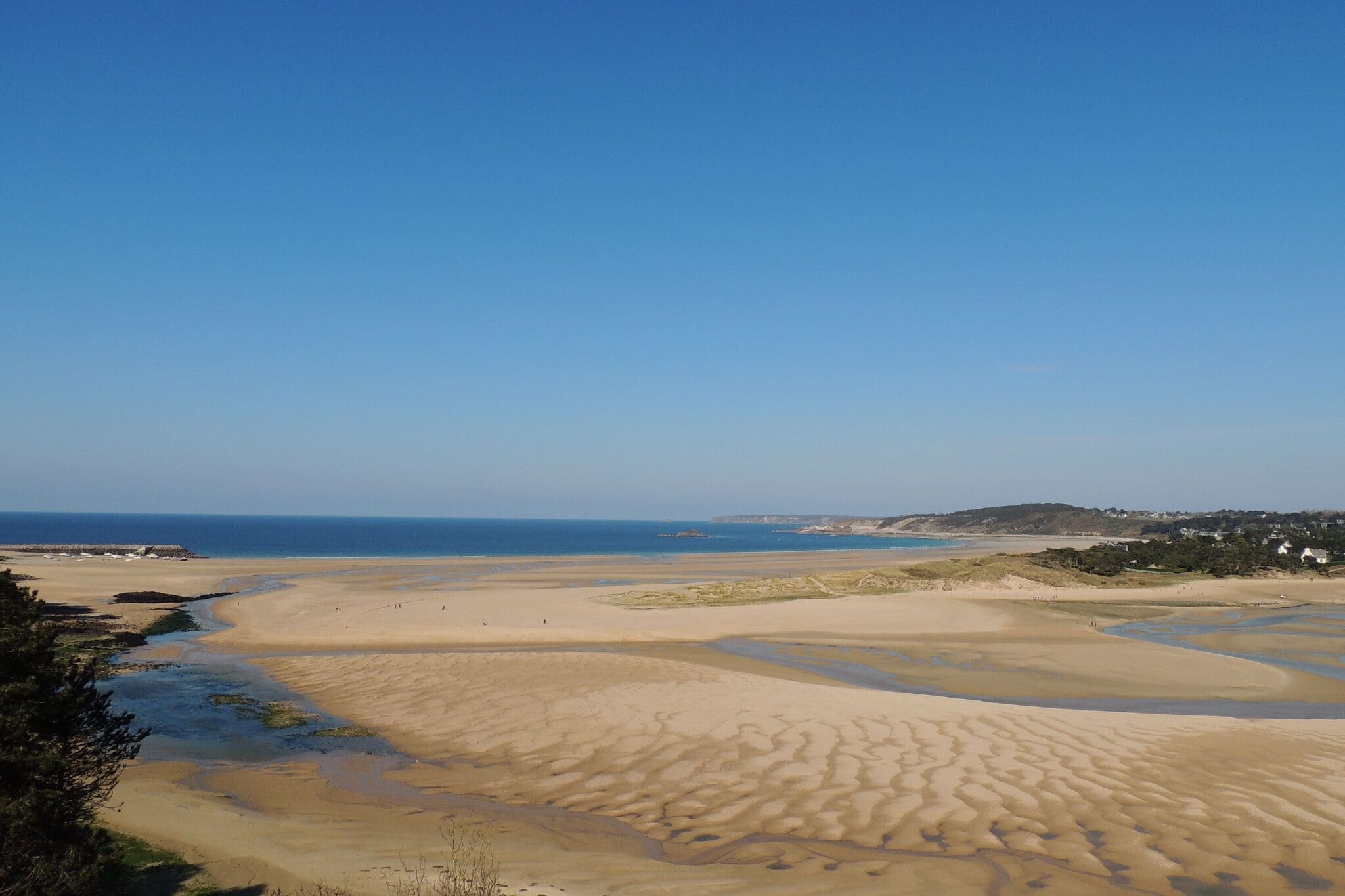 Penty breton au calme près de la côte, Plurien