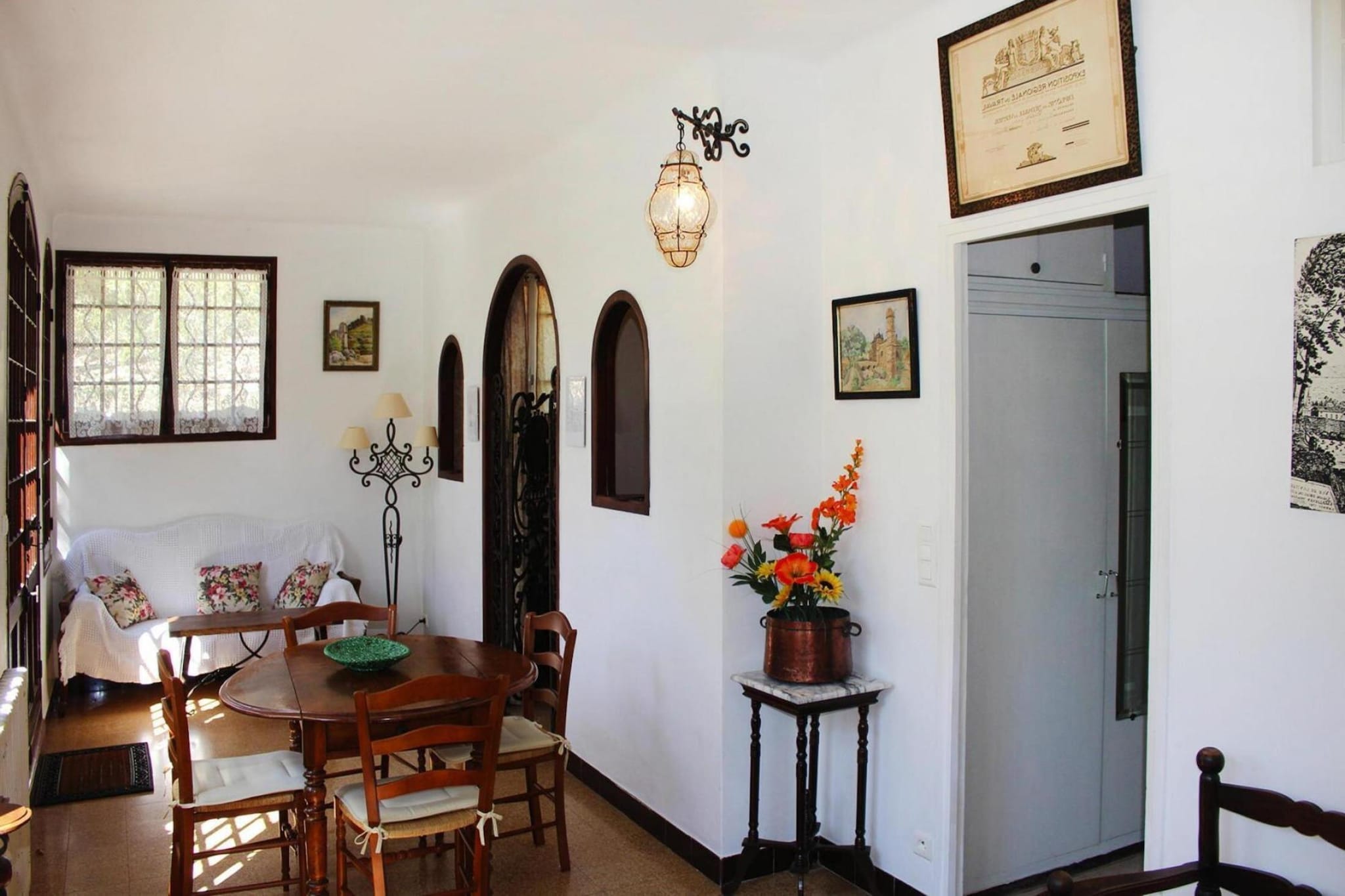 Ground floor: (Living room(TV(no dutch television channels, no german television channels), decorative fireplace), dining room(dining table), Kitchen(electric kettle, cooker(4 ring stoves, electric), coffee machine(filter), oven, microwave, fridge), bedroom(double bed(140 x 190 cm), decorative fireplace), bedroom(double bed(140 x 190 cm)), bathroom(shower(walk-in shower)), toilet)\n\ngarage, washing machine, heating(oil), terrace(private), garden furniture, sun loungers, parking, parasol