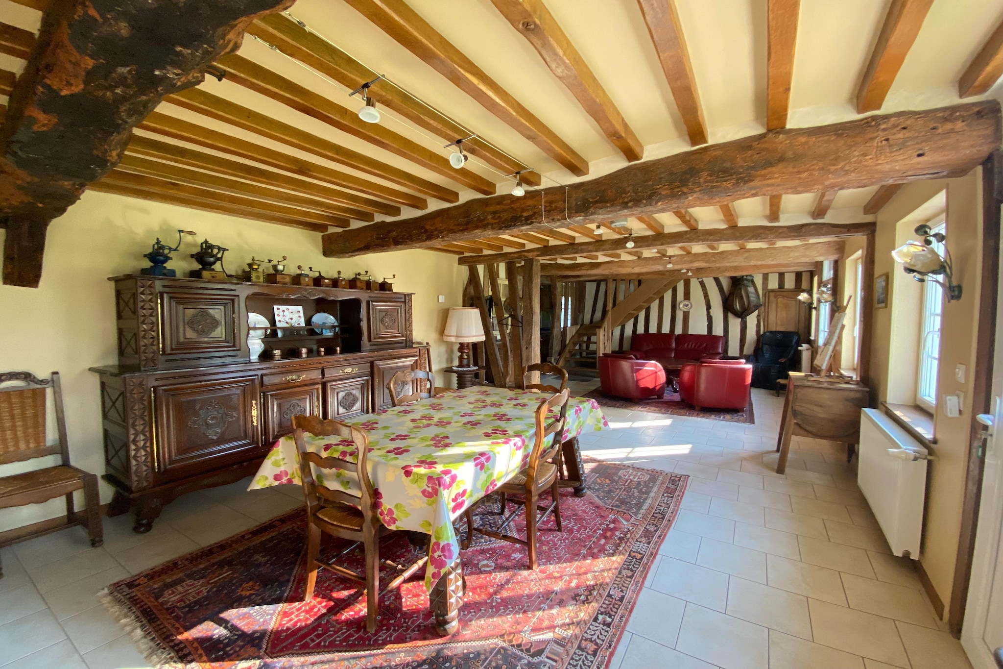 The Normandy countryside with all modern comforts: this carefully renovated terraced house combines rustic charm with modern amenities. Exposed beams, a large granite fireplace, and decorative objects complement a fully equipped kitchen and three comfortable bathrooms. You'll also enjoy a semi-open garden house with a sheltered seating area, perfect for barbecues. Just minutes away, the Alabaster Coast reveals its spectacular cliffs, beaches, and picturesque harbors, while the surrounding area offers beautiful excursions: FÃ©camp and its Benedictine Palace, Yport, Ã‰tretat and its iconic cliffs, or Dieppe and the Bay of Somme, among the most beautiful in the world.
