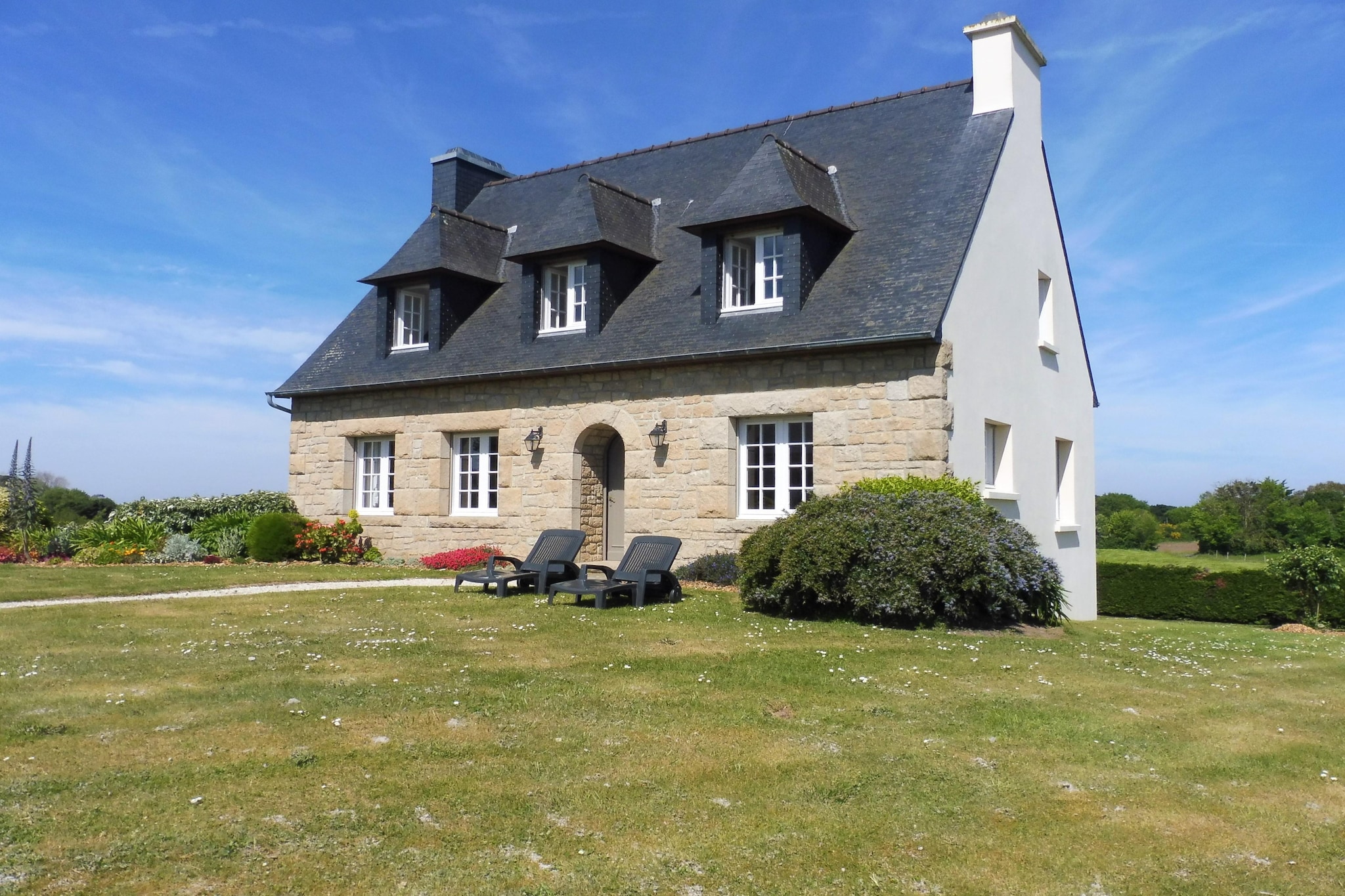 Holiday home Port Blanc-Penvénan-Buitenkant zomer