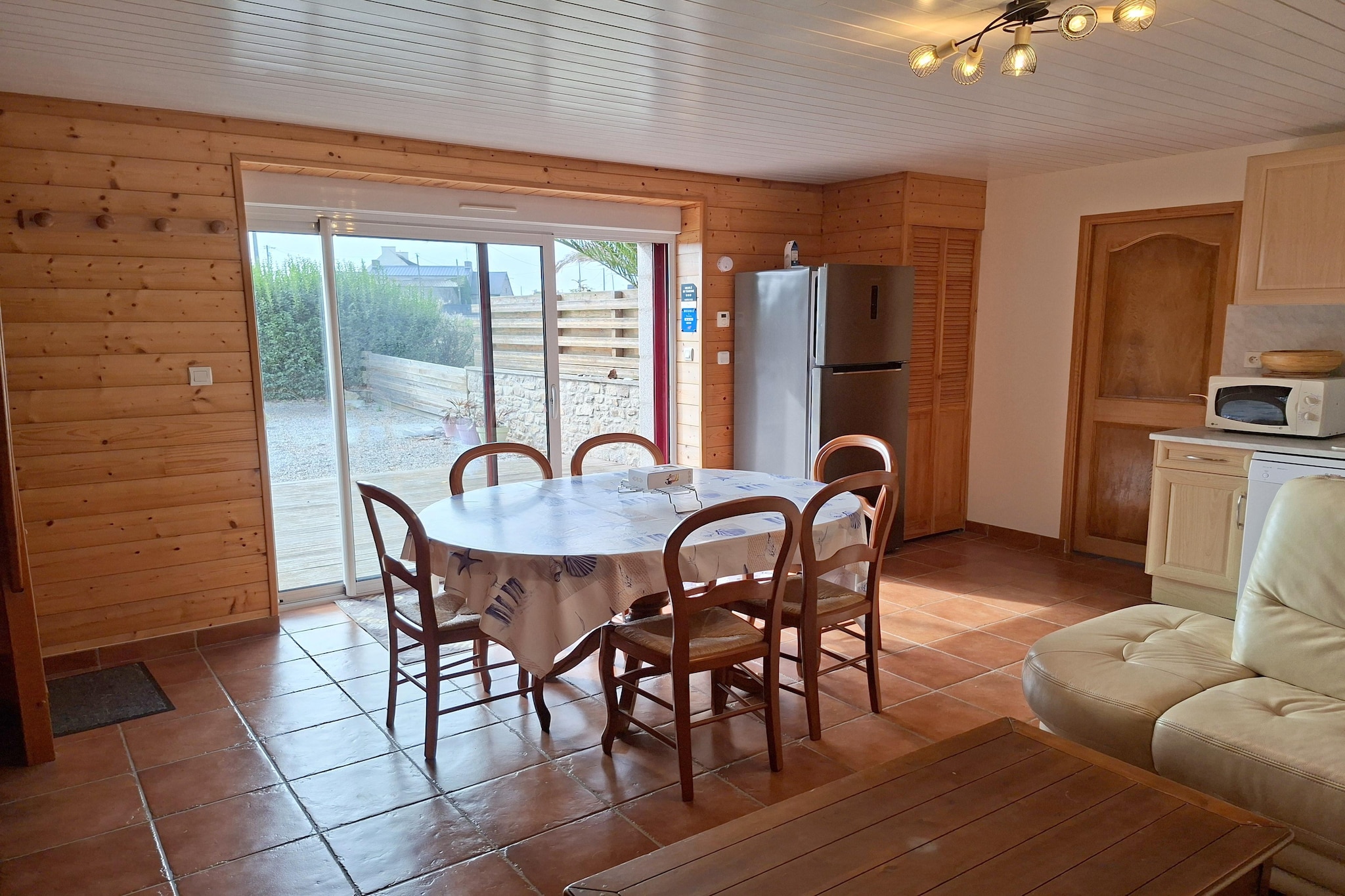 Steinhaus in Strandnähe Cléder - Eetkamer
