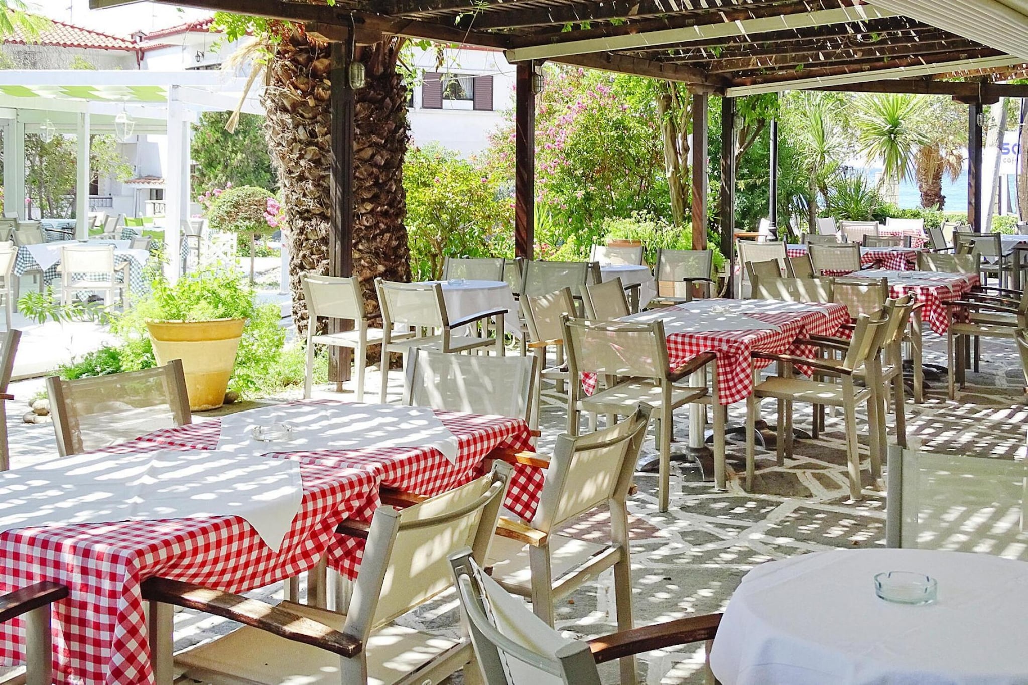 Apartment in Foura with a balcony or terrace