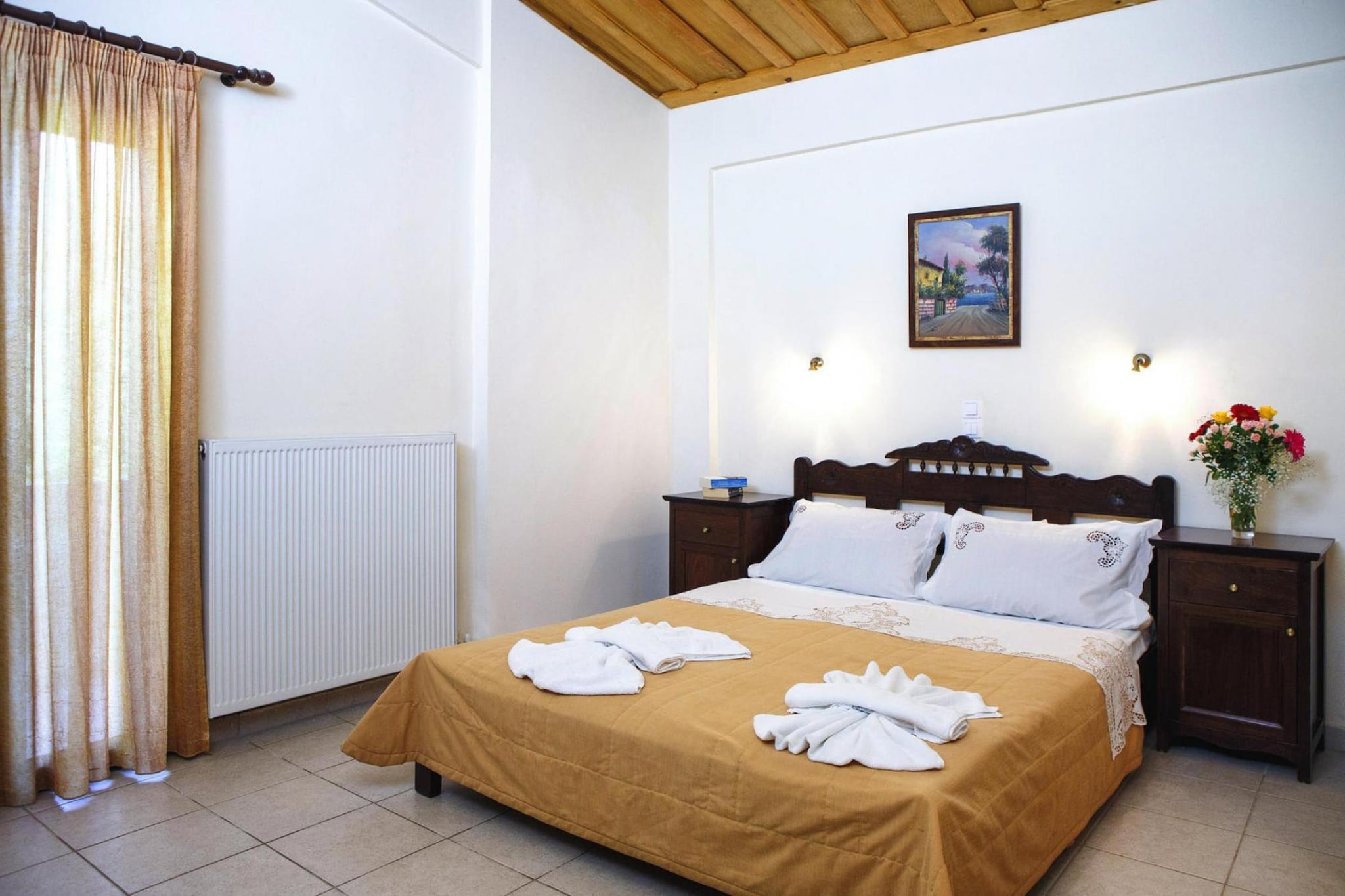 The traditionally furnished holiday complex with five well-maintained apartments is idyllically and quietly located on a slope, with a beautiful view of the green landscape and the mountains. The small village of Drosia is located between Heraklion and Rethymnon and is an ideal starting point for visits to several Cretan villages and monasteries. On the two-hectare estate, which is covered with large olive trees and various Cretan plants, there is a communal outdoor pool where you can relax. The nearest sandy beach is 7 km away.

Details: Consumption-based energy costs, bed linen, towels, final cleaning Large package

Occupancy for 2 adults and 2 children up to 14 years

Activities nearby: Within a radius of 5 km you will find many traditional villages, monasteries, caves and excavations

Not suitable for people with reduced mobility