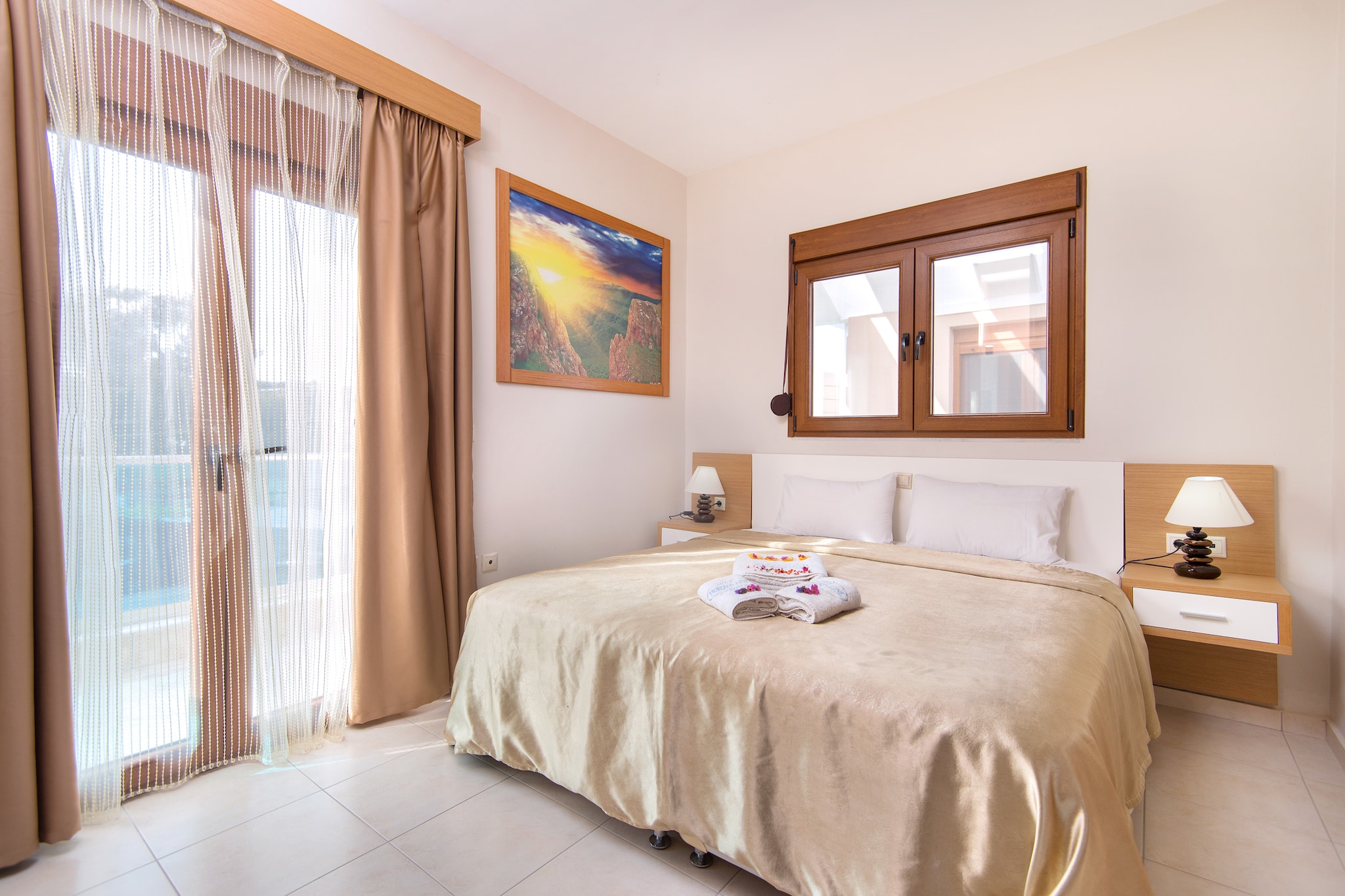 open kitchen(stove, hob(4 ring stoves, ceramic), electric kettle, toaster, coffee machine, oven, microwave, dishwasher, fridge-freezer), Living/diningroom(single sofa bed, TV(satellite), dining table), bedroom(double bed or 2 single beds, TV(satellite)), bedroom(double bed or 2 single beds, TV(satellite)), bedroom(double bed or 2 single beds), bathroom(Bubble bath, toilet, hairdryer), bathroom(bath tub, toilet, hairdryer), grill, washing machine, balcony or terrace, air conditioning, terrace(roofed), garden, garden furniture, parking, parasol, swimming pool(private, outside), high chair, baby crib(free)
