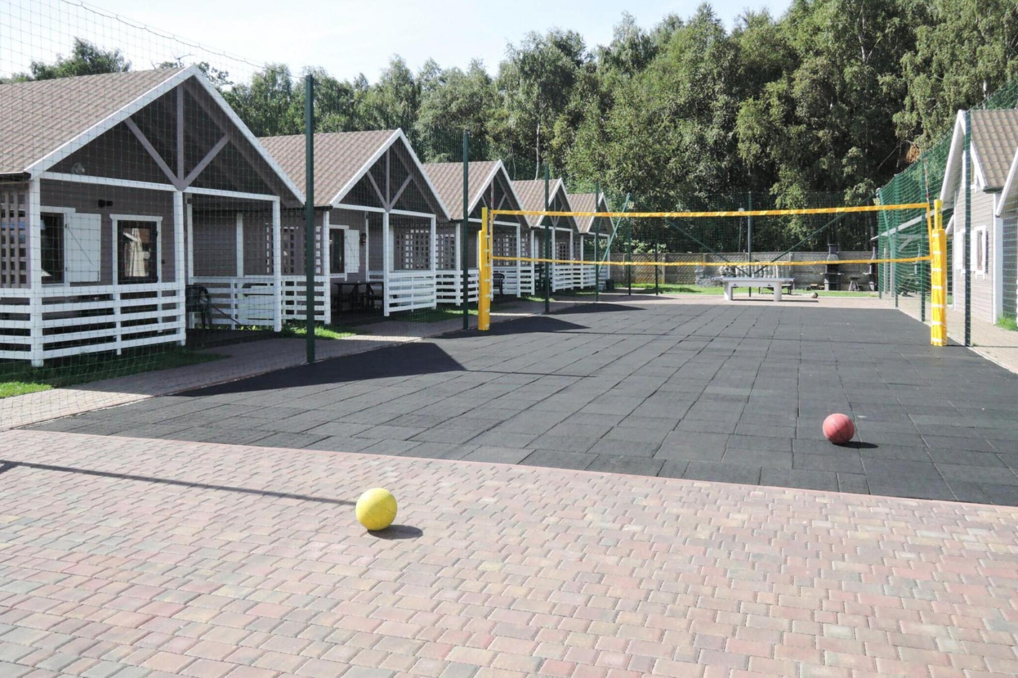Domy wakacyjne w Międzyzdrojach z podgrzewanym basenem-Buitenkant zomer