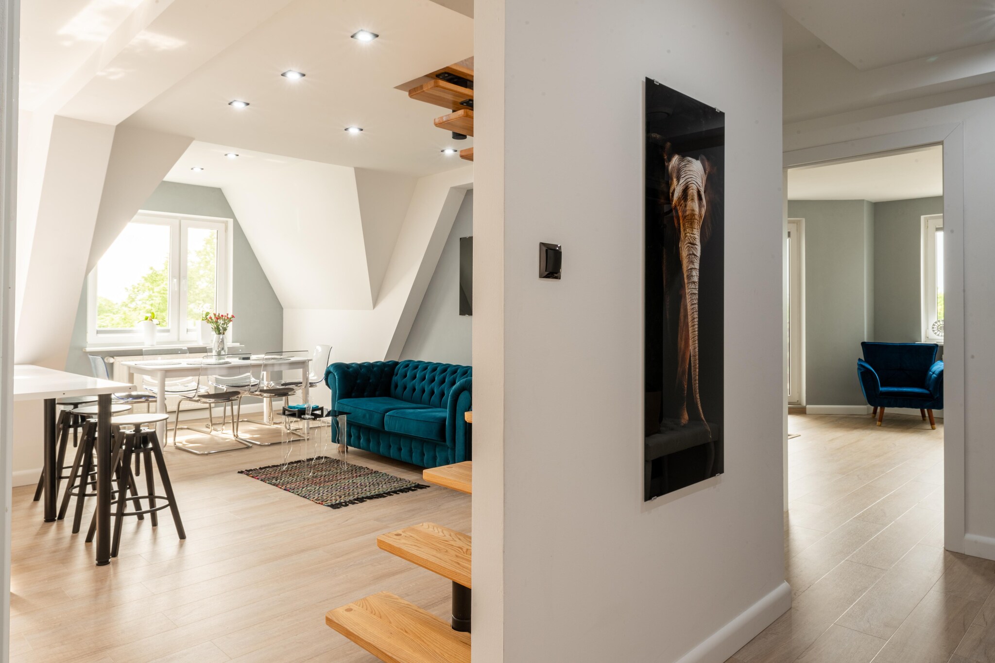 On the 4th floor: (open kitchen(hob(4 ring stoves, induction), electric kettle, coffee machine, oven, dishwasher, fridge-freezer), Living/diningroom(double sofa bed, TV(flatscreen), dining table(6 persons)), bedroom(single bed, double sofa bed, TV(flatscreen)), bathroom(shower, washbasin, toilet))\n\nOn the 5th floor: (bedroom(double bed), bathroom(bath tub, washbasin, toilet))\n\nInternet access, washing machine, balcony, heating(central), garden furniture, parking lot(public), bicycles available, high chair, baby crib(free)