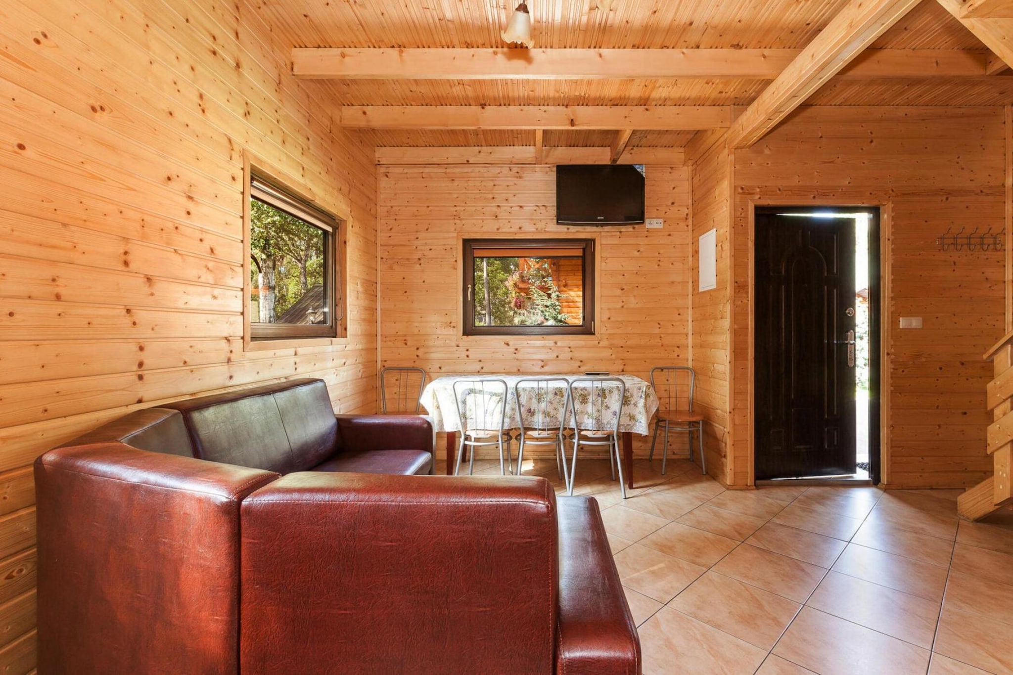 This holiday complex is located in the middle of the pine and spruce forest in Pobierowo for all nature lovers and those seeking tranquility. Choose between semi-detached houses, equipped with a fireplace or detached wooden houses and spend your vacation only 450 meters not far from the Baltic Sea. The accommodations are modern and friendly. Pobierowo shines with a clean, wide sandy beach that invites you to sunbathe and relax. The SPA in Pogorzelica (13 km) is also known.
Details: WiFi
Activities nearby: Beach and swimming fun are of course number one when it comes to leisure activities. In addition to football and tennis courts, there are also several small playing fields and a skater facility in the village community centre. The bicycle station for the Rewal bicycle system is also located here. In all villages in the rural municipality of Rewal you can borrow bicycles that can be returned and take advantage of the mapped out routes. Two hiking trails of greater importance also pass through Pobierowo: the Rewal Regional Hiking Trail and the E9 European Long Distance Hiking Trail, which here becomes a coastal hiking trail. Good fishing conditions in Kamien Pomorski (25 km)
Not suitable for people with reduced mobility