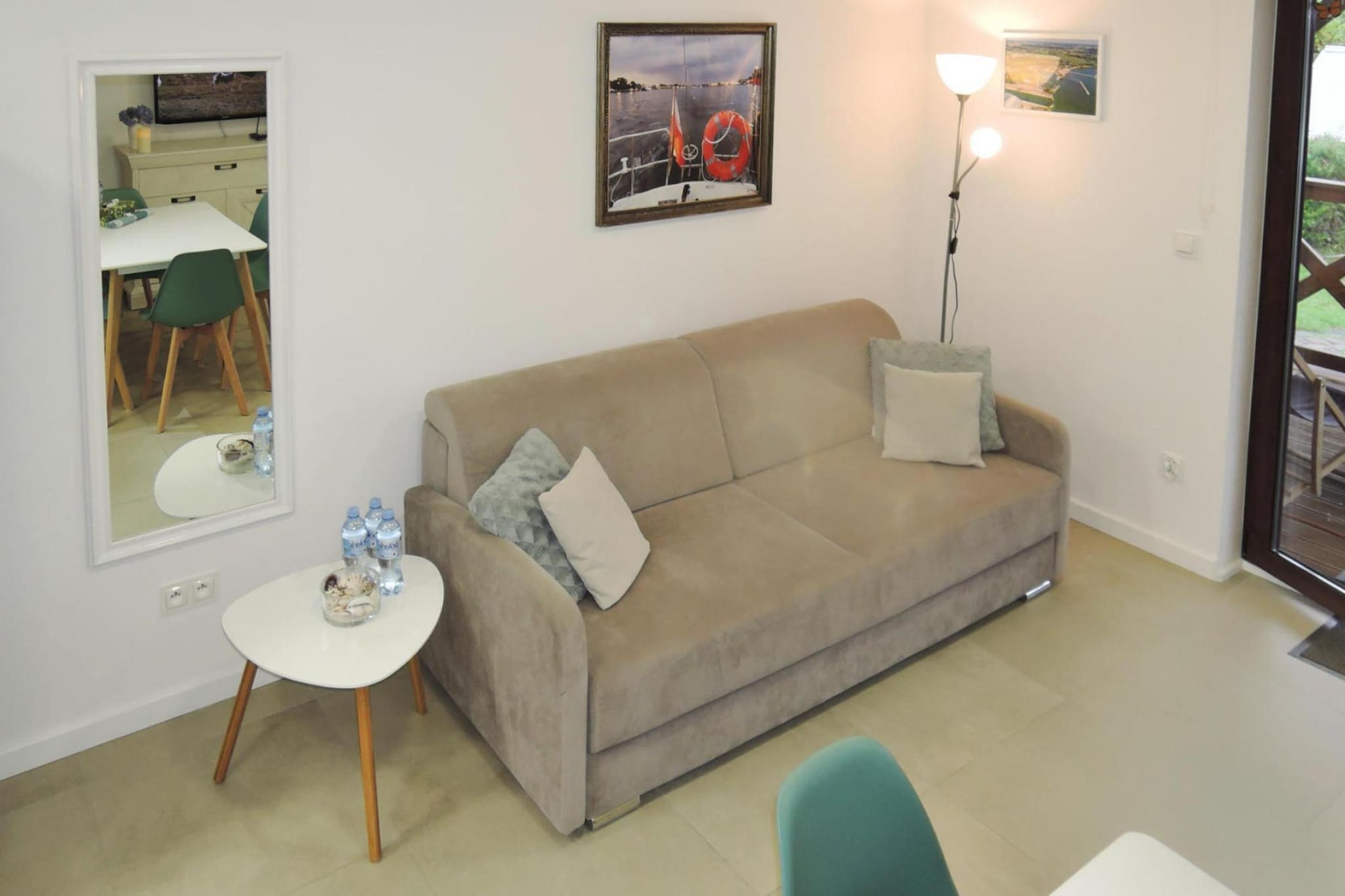 Comfortable, detached holiday home on two floors with a well-maintained garden. The large estate offers a lot of privacy and ensures a relaxing, undisturbed holiday. The house is bright and tastefully decorated, so that you immediately feel at ease when you arrive. Perfect for a relaxing holiday with the whole family in beautiful surroundings. Stepnica is located not far behind the German-Polish border in Western Pomerania. The distance to Stettin (Szczecin) is 25 kilometers, to Berlin it is about 150 kilometers. You can explore the boat harbor on a leisurely stroll; Also worth seeing are the classical parish church of St. Hyazinth, a plastered half-timbered house from 1741 and the half-timbered and brick houses from the 19th and 20th centuries. Century. Then take a coffee break at the beach restaurant.
Details: Consumption-based energy costs, bed linen, towels, final cleaning
Activities nearby: Szczecin lagoon - about 600 m away - has always been a unique feature of the landscape as the waterfront between Poland and Germany, making it an attraction for people and animals. The adjacent nature parks of Usedom and the lagoon of Szczecin are home to a unique flora and fauna. In summer the various bathing beaches lure sunbathers and water sports enthusiasts to pleasant days, in winter you can let yourself be blown by the wind and let your thoughts run wild. If you want to be culturally inspired, you should take a day trip to Szczecin, on the western side of the Oder. The city is of course strongly shaped by the river and has a very interesting cityscape with several islands. Nearby is the village of Czarnocin, thanks to the shallow waters of the Szczecin lagoon and the westerly wind, the conditions here are ideal for windsurfing and kitesurfing.
Not suitable for people with reduced mobility