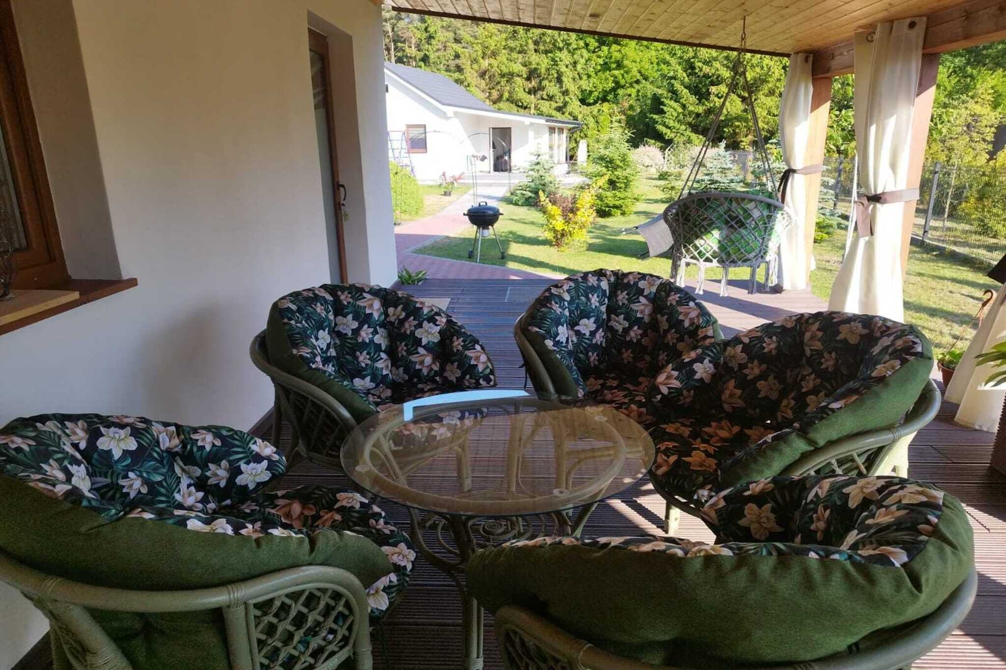 HolidayHouse with the big tarasse&garden in Kolczewo LIT-Terrasse/Balkon