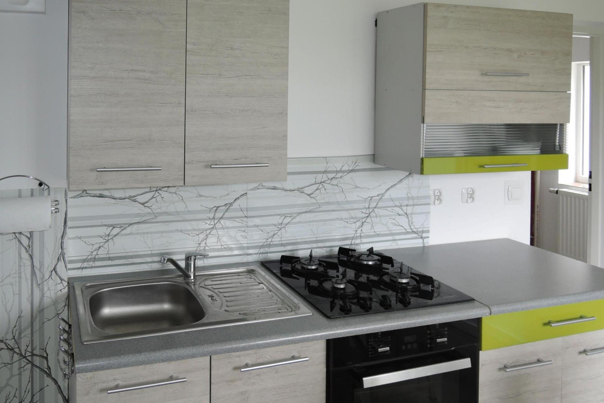 Ground floor: (Kitchen(stove, electric kettle, toaster, coffee machine, oven, microwave, fridge-freezer), bedroom(single bed, single bed, single bed, TV(cable, satellite, german television channels)), bedroom(single bed, single bed, single bed), bathroom(shower, toilet), toilet)\n\nseating area, grill, heating(gas), garden furniture, parking, Garden shed