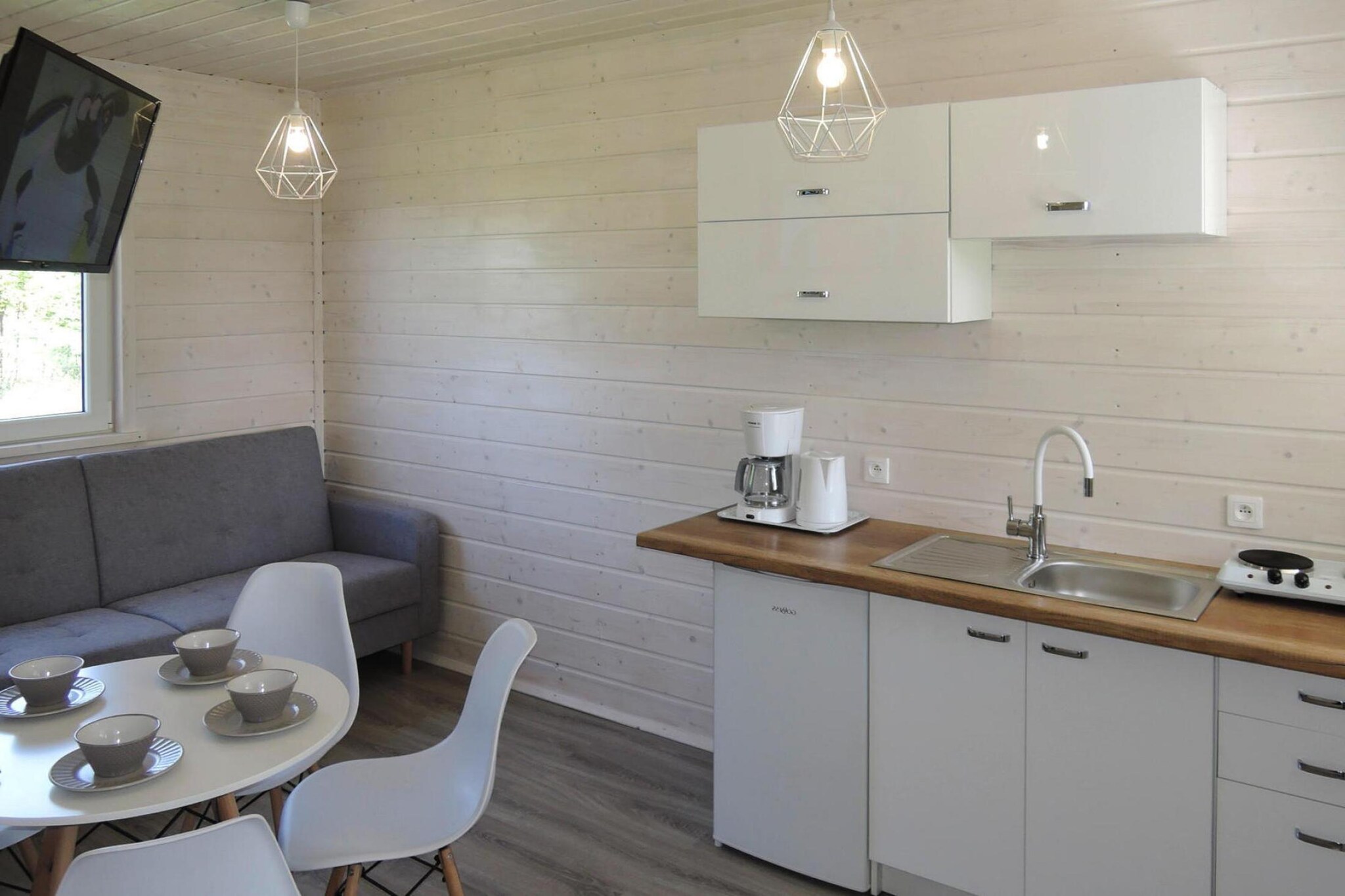 Kitchenette(hob(2 ring stoves), electric kettle, toaster, coffee machine, fridge-freezer), Living/diningroom(TV(cable, satellite, german television channels), dining table, seating area), bedroom(double bed), bedroom(bunk bed), bathroom(shower, toilet), seating area, grill, garden, garden furniture, parking, trampoline, sand pit, slide, baby crib(free)