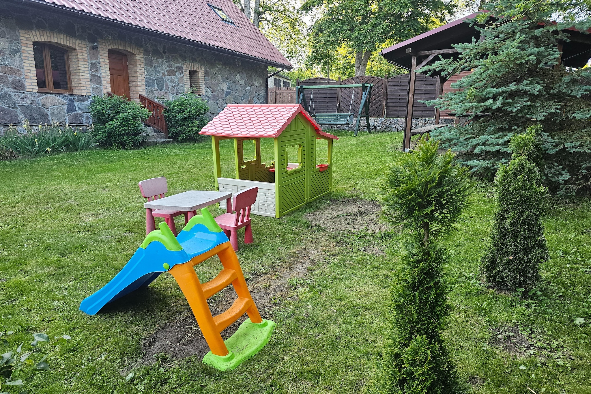 Kamienny Dom do 12 os Grąbczyn-Tuinen zomer