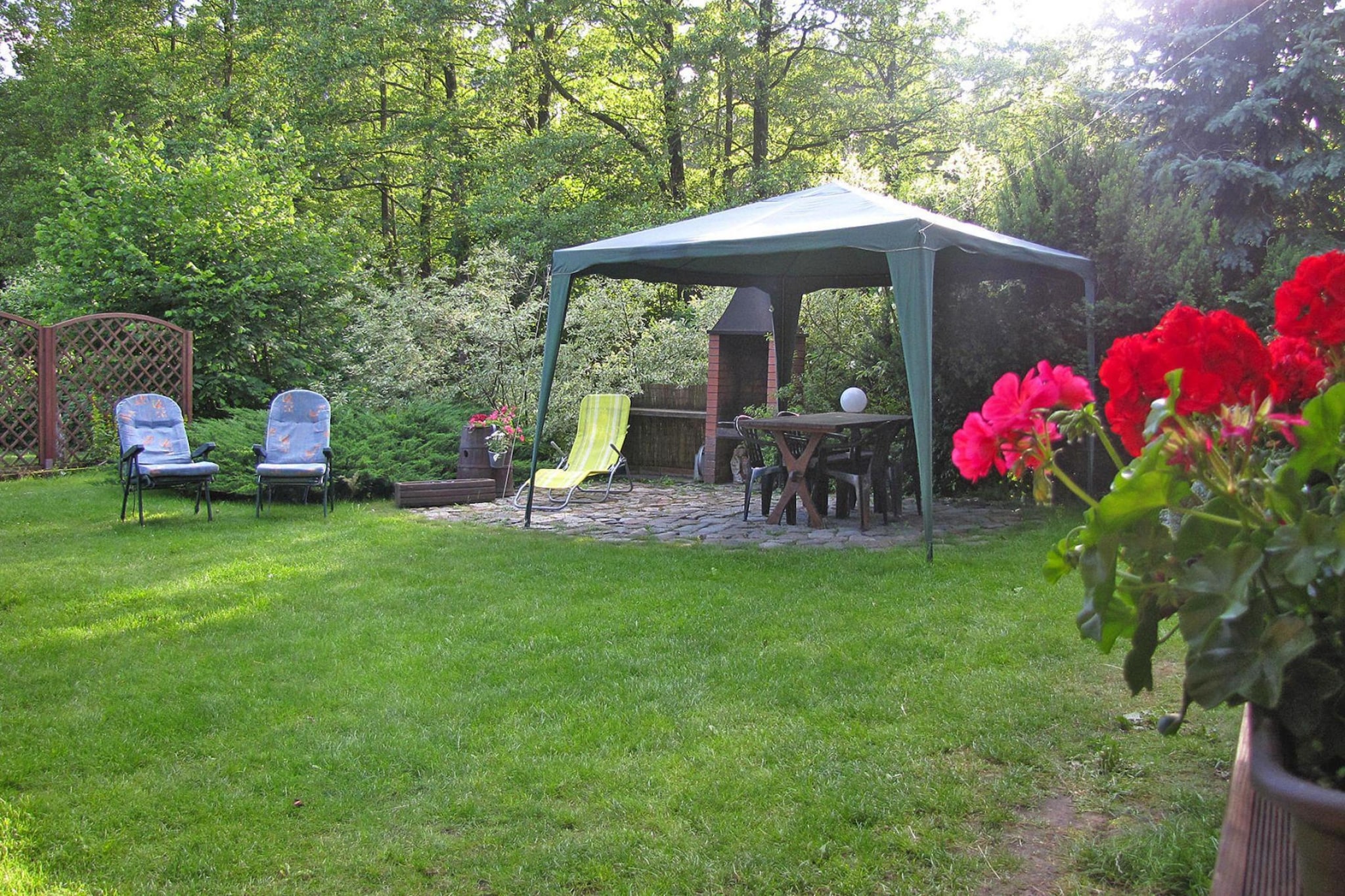 Domek wakacyjny w Bogacku - Gardens in summer