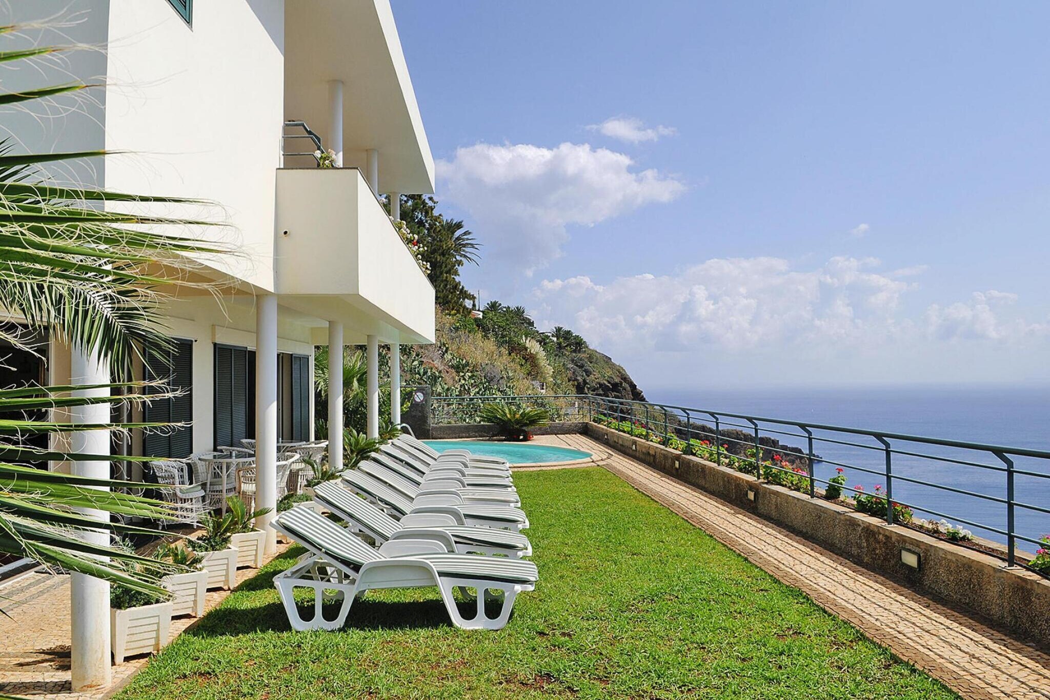 Villa in Caniço-Tuinen zomer