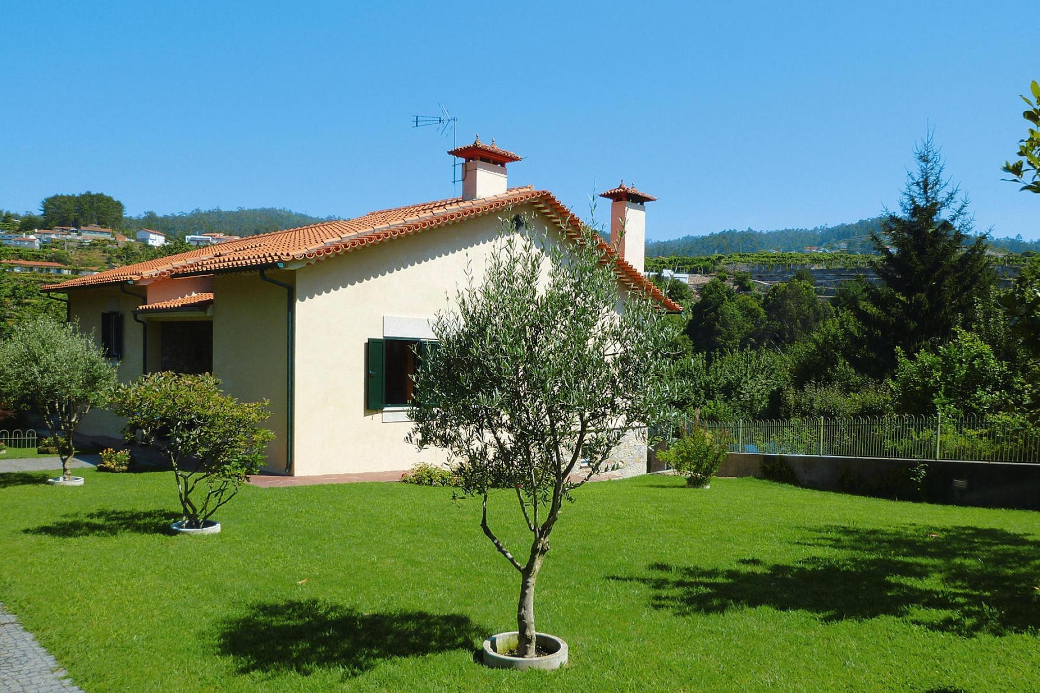 Holiday home Vale de Cambra - Rôge-Buitenkant zomer