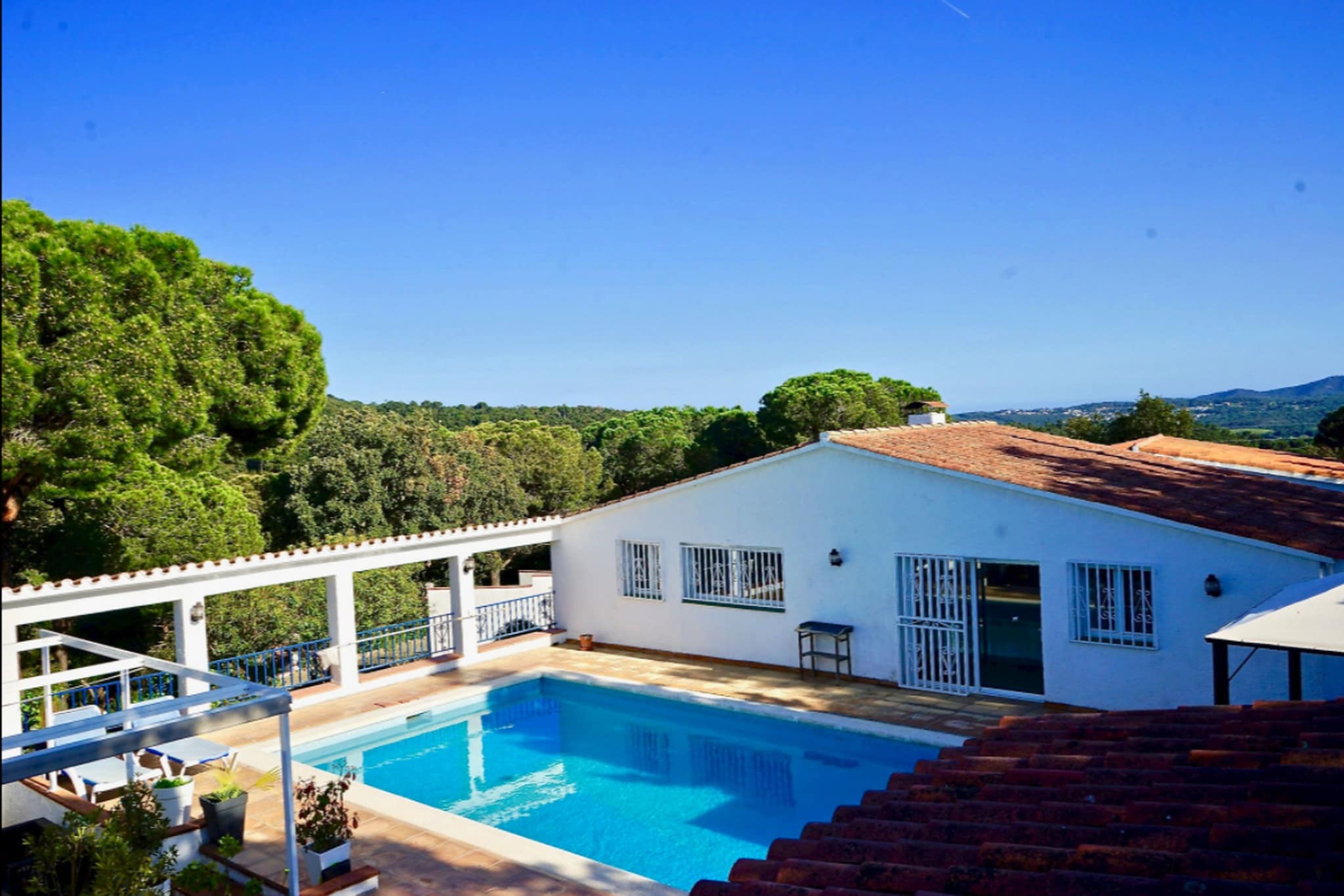 Submit to nature and tranquillity in Santa Cristina d'Aro of Catalonia Inland where you savour a refreshing dive in the private swimming pool and beat the heat in style, or soak in the sun on the recliners while having a laid-back day. You can plan open-air barbecue nights and enjoy delicious grilled food together in the dining area outdoors.

The city centre is 1 km away where you will also find restaurants. A golf club is only a short drive away. Only a half an hour drive from your stay lies the city of Girona. Massís de les Cadiretes is a beautiful massif in the Spain region at 18 km. Check out nature preserve Muntanyes de Begur at 33 km.

There is free WiFi in this air-conditioned home and 1 parking spot is available on the premises.

The nearest airport is 25 km away."