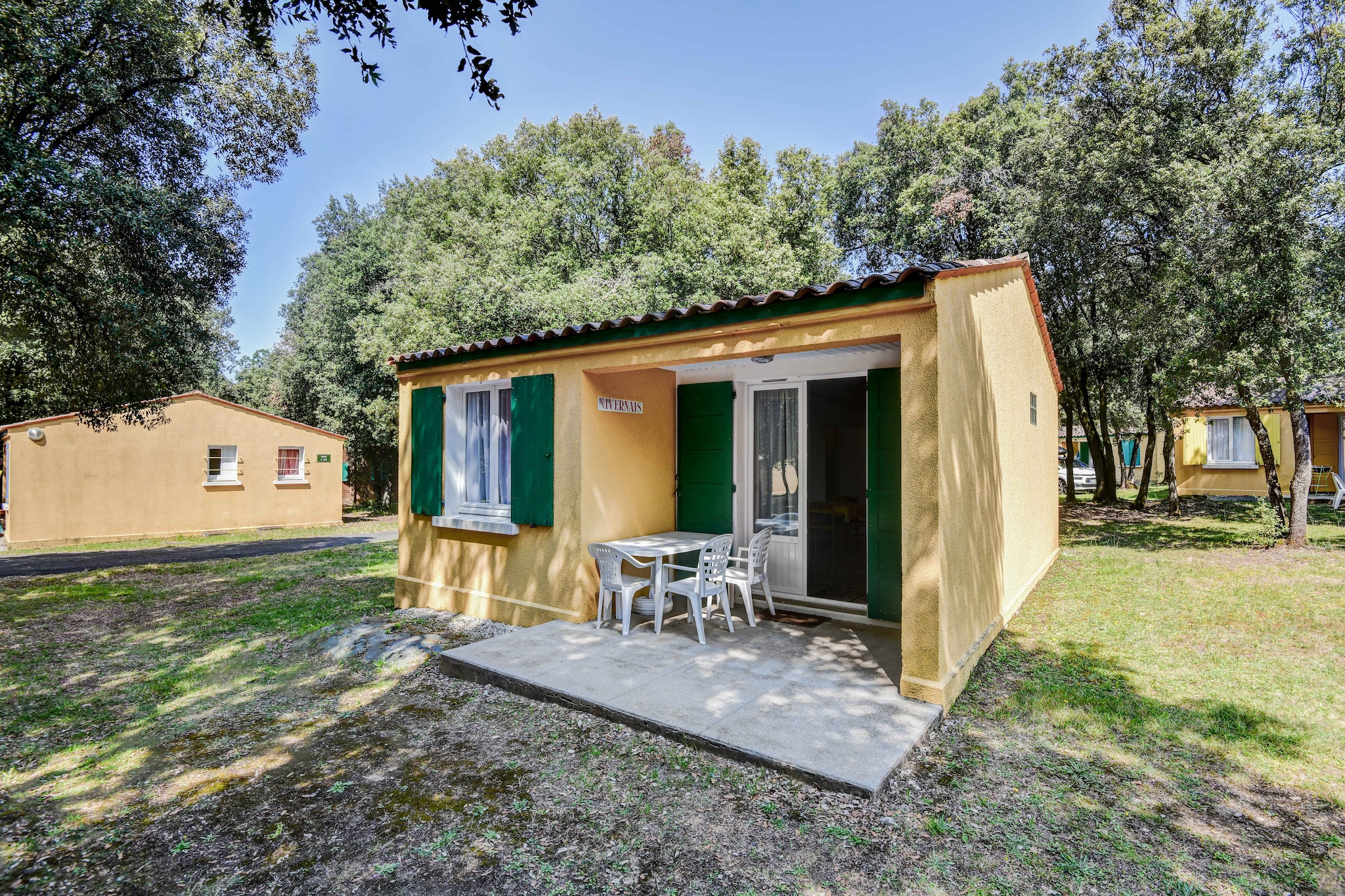 Gîte in holiday park with swimming pool