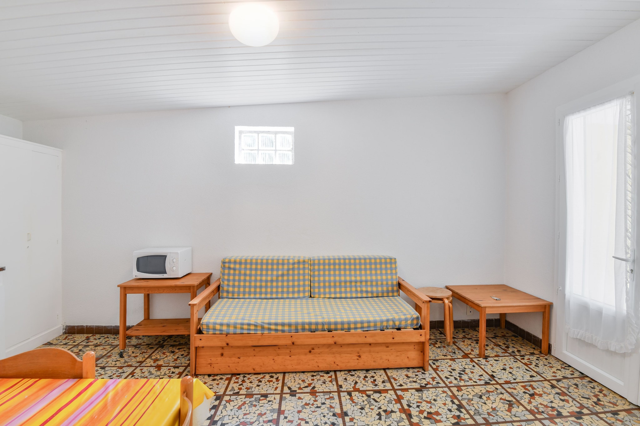 Ground floor: (Kitchen(electric kettle, microwave, fridge), Living/bed room(double trundle bed, dining table), bedroom(double bed or 2 single beds), bedroom(bunk bed), bathroom(shower, washbasin, toilet))\n\nBubble bath(shared with other guests, paid), sauna(shared with other guests, paid), terrace(private), garden, sun loungers, parking, swimming pool(shared with other guests, fenced, including part for children (depth 50cm), opened from Apr upto and including Oct), boules court, play equipment, table tennis table, billiards, fitness equipment(shared with other guests), party games