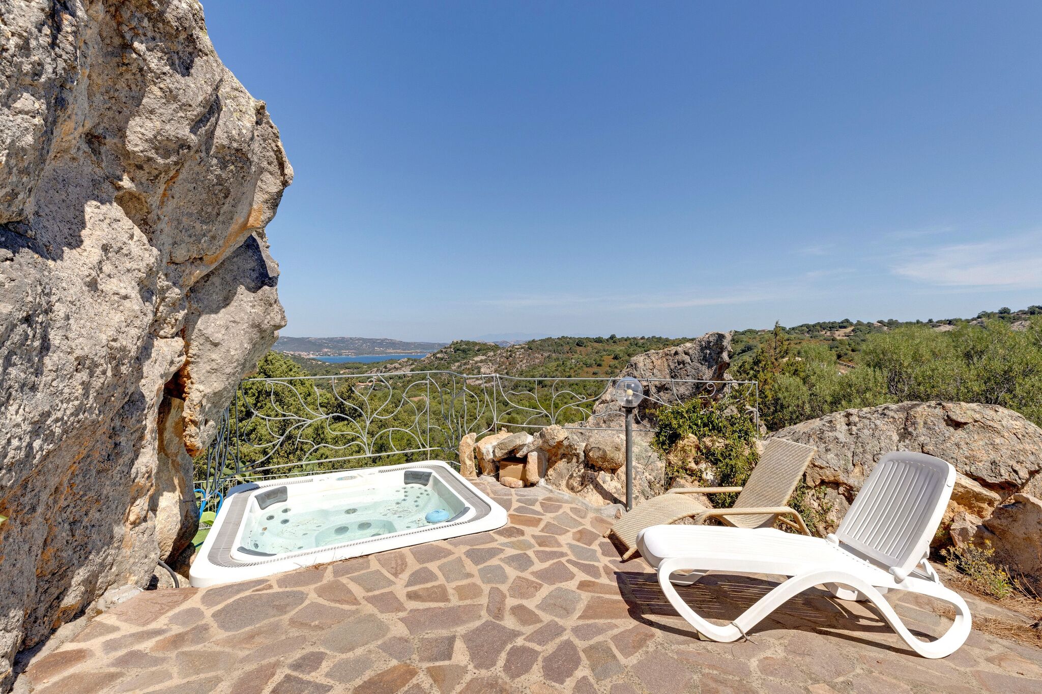 Luxuriöse Villa mit privatem Pool und whirlwanne