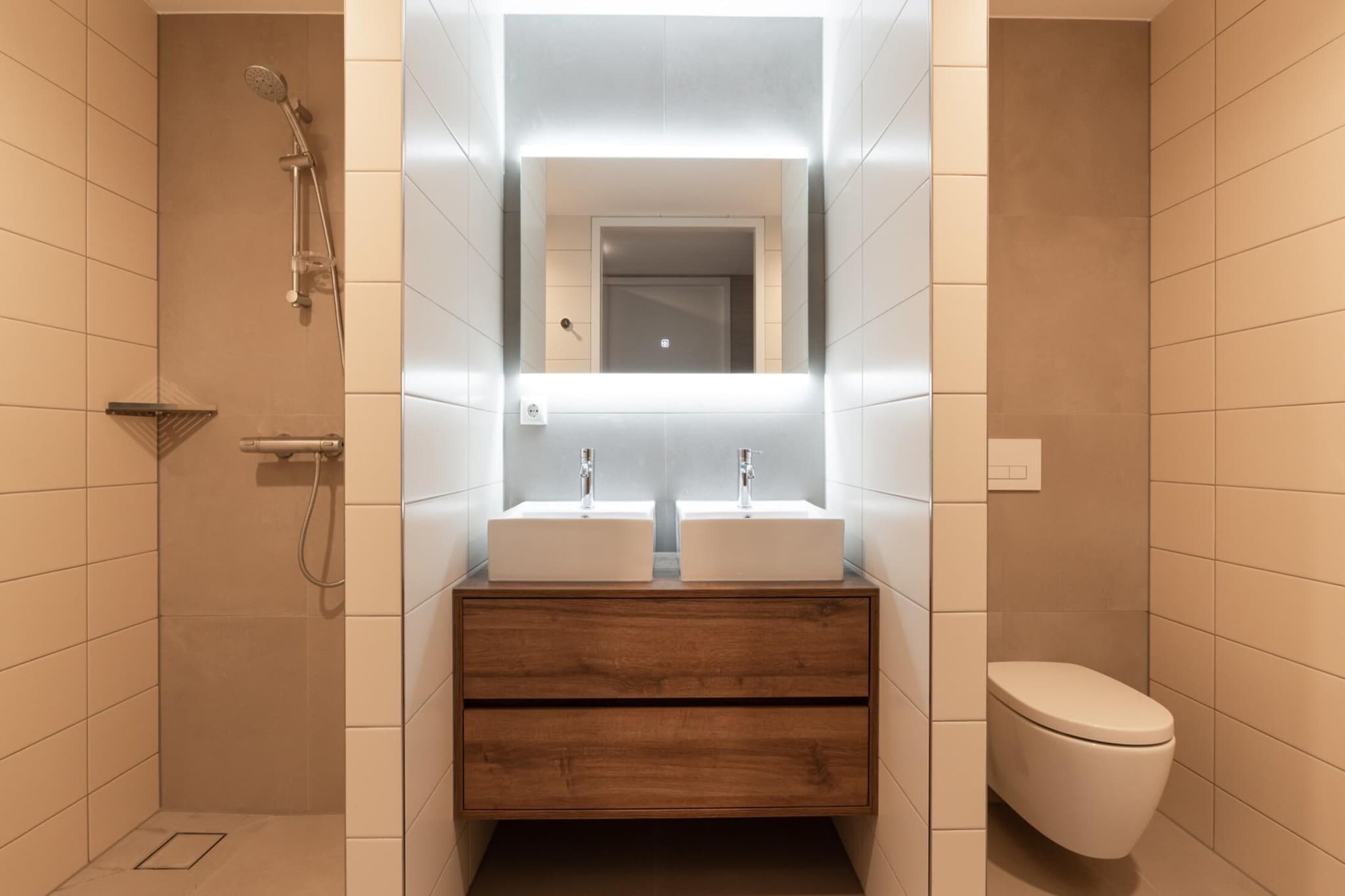 Scheveningen Harbour 16B-Badkamer