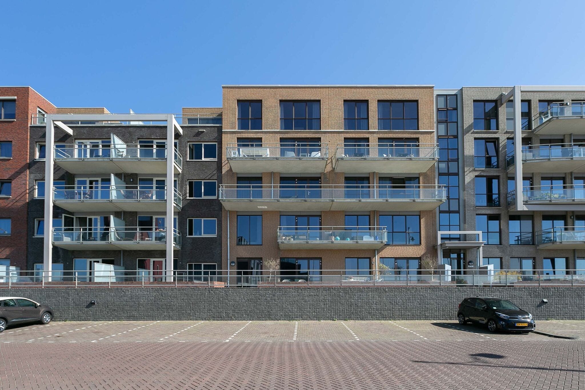 Ruim appartement met balkon dichtbij het strand van Scheveningen.