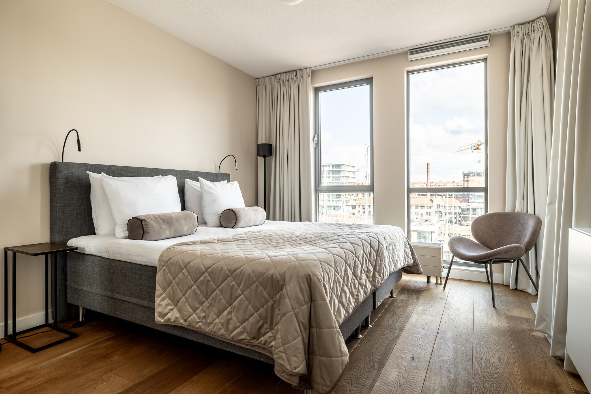 Ground floor: (Kitchen(hood, coffee machine(cups), oven, dishwasher), Living/diningroom(TV(smart TV), dining table, seating area), bedroom(double bed, TV), bedroom(double bed), bathroom(shower, washbasin, hairdryer), toilet, Internet access)\n\ntumble dryer, washing machine, balcony, heating, parking