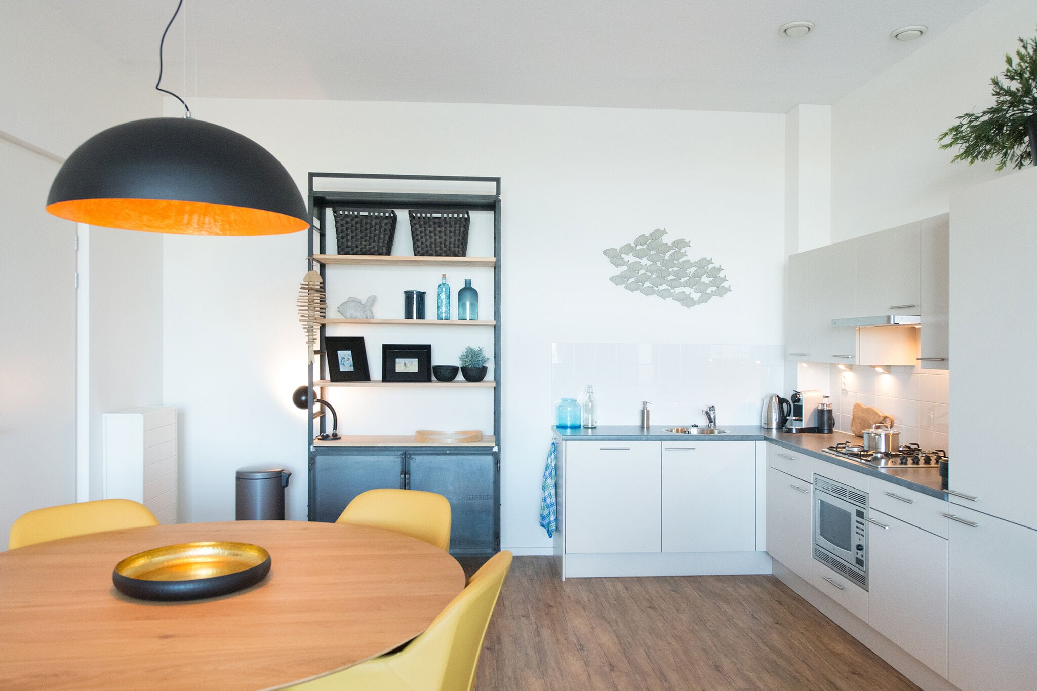 Modern appartement aan het strand van Scheveningen met een ruim terras