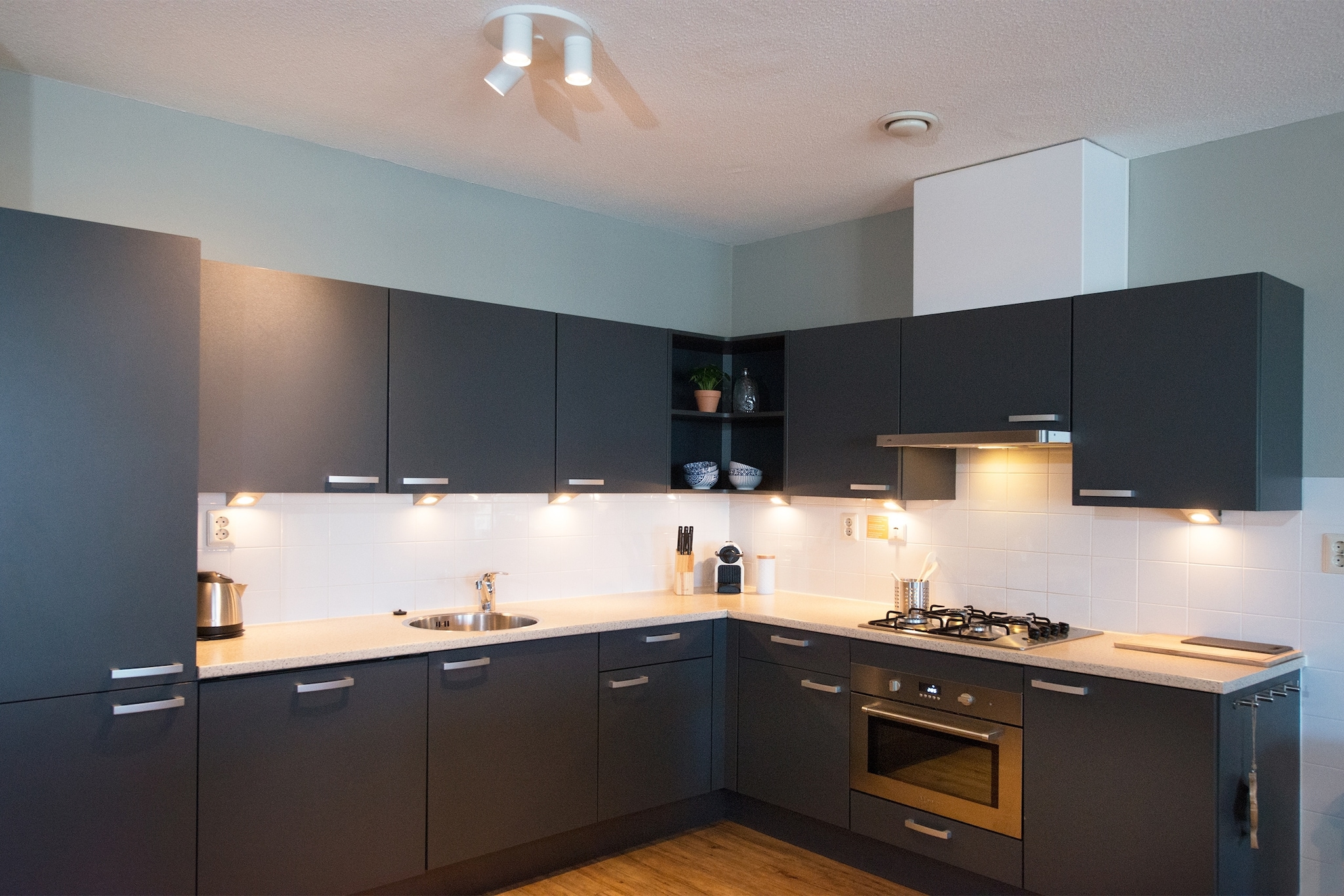 This luxurious 2 bedroom 153m2 (!) apartment is part of the Nautical Center Scheveningen located at the second inner harbor of Europe's largest and fashionable bathing resort of Scheveningen, only 15 minutes away from the vibrant city center of The Hague with impressive hotspots like Madurodam and the Louwman Car Museum. Apartment no. 62a has a spacious balcony on the sea side looking out on the brand new venue of the Dutch Olympic Sailing Association and a second balcony on the harbor side offering a fantastic view on the exclusive seaworthy yachts. It includes private parking from where you can take an elevator to the apartment entrance. The apartment itself has been beautifully designed and furnished to the highest standard. It offers essentials such as high speed internet, a large SMART TV, a fully equipped kitchen, a spacious bathroom, a separate toilet and laundry facilities. The comfortable boxspring beds guarantee a good night sleep. Within walking distance you find South beach, some of the best restaurants, a supermarket and the 'world famous' local fish shop Simonis, known for the best fresh fish in town. Holland's most famous seaside resort Scheveningen has an abundance of attractions and beach pavilions. So take a stroll along the boulevard to the famous pier with its new ferris wheel and put on your dancing shoes after sunset to enjoy the best of The Hague's nightlife. Beach life and city life go together in The Hague which explains why so many people come back to this wonderful apartment every year again!

Free private parking.