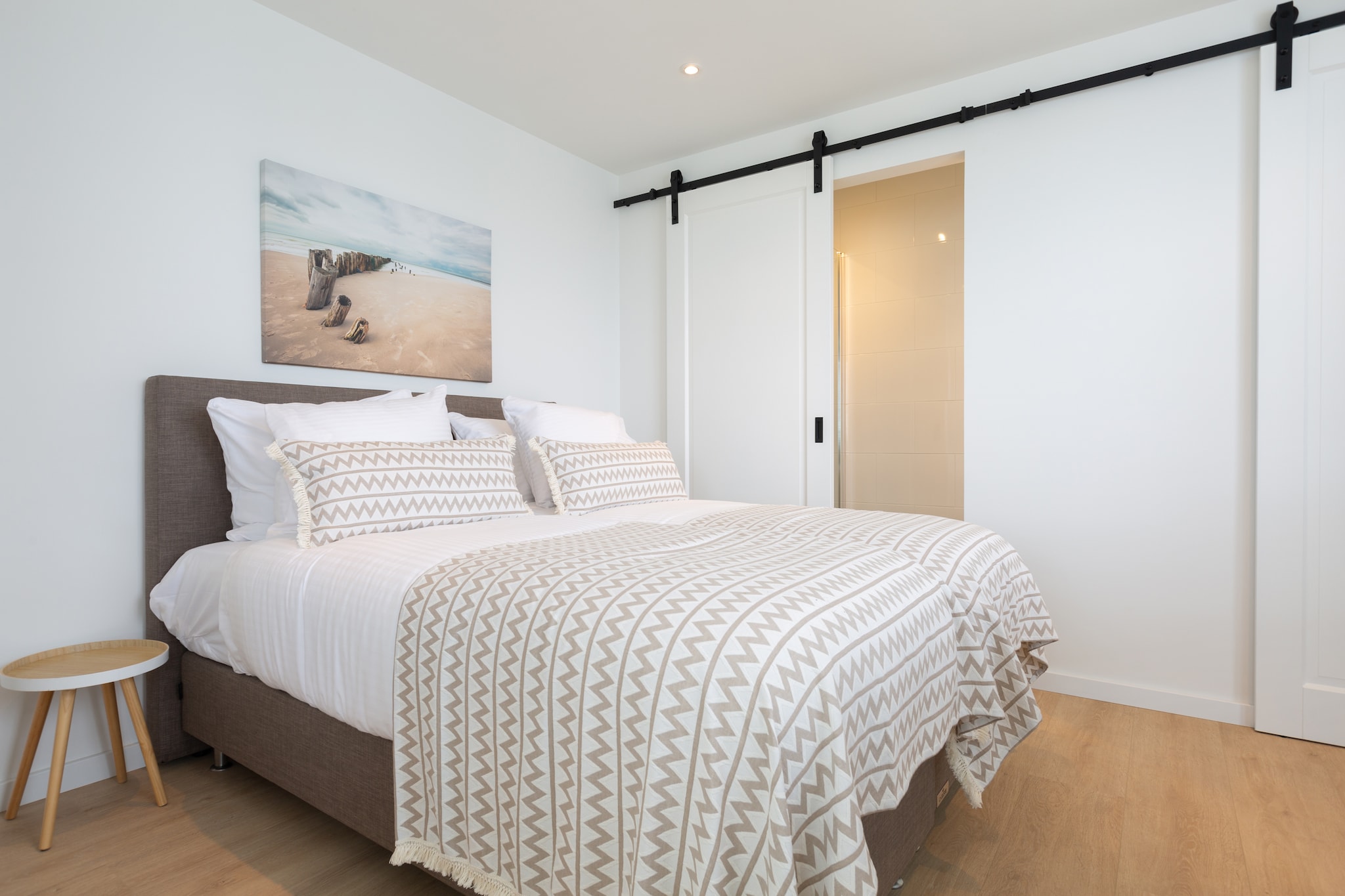 Ground floor: (Living room(TV(smart TV), seating area), dining room(dining table, balcony or terrace), Kitchen(bar(eating bar), electric kettle, cooker(gas), coffee machine(cups), oven, dishwasher, fridge), bedroom(double bed, TV), bedroom(2x double bed, TV), bathroom(bath tub, shower, washbasin, toilet), bathroom(shower), toilet, Internet access)\n\ntumble dryer, washing machine, balcony, heating, terrace, garden furniture, parking, hairdryer