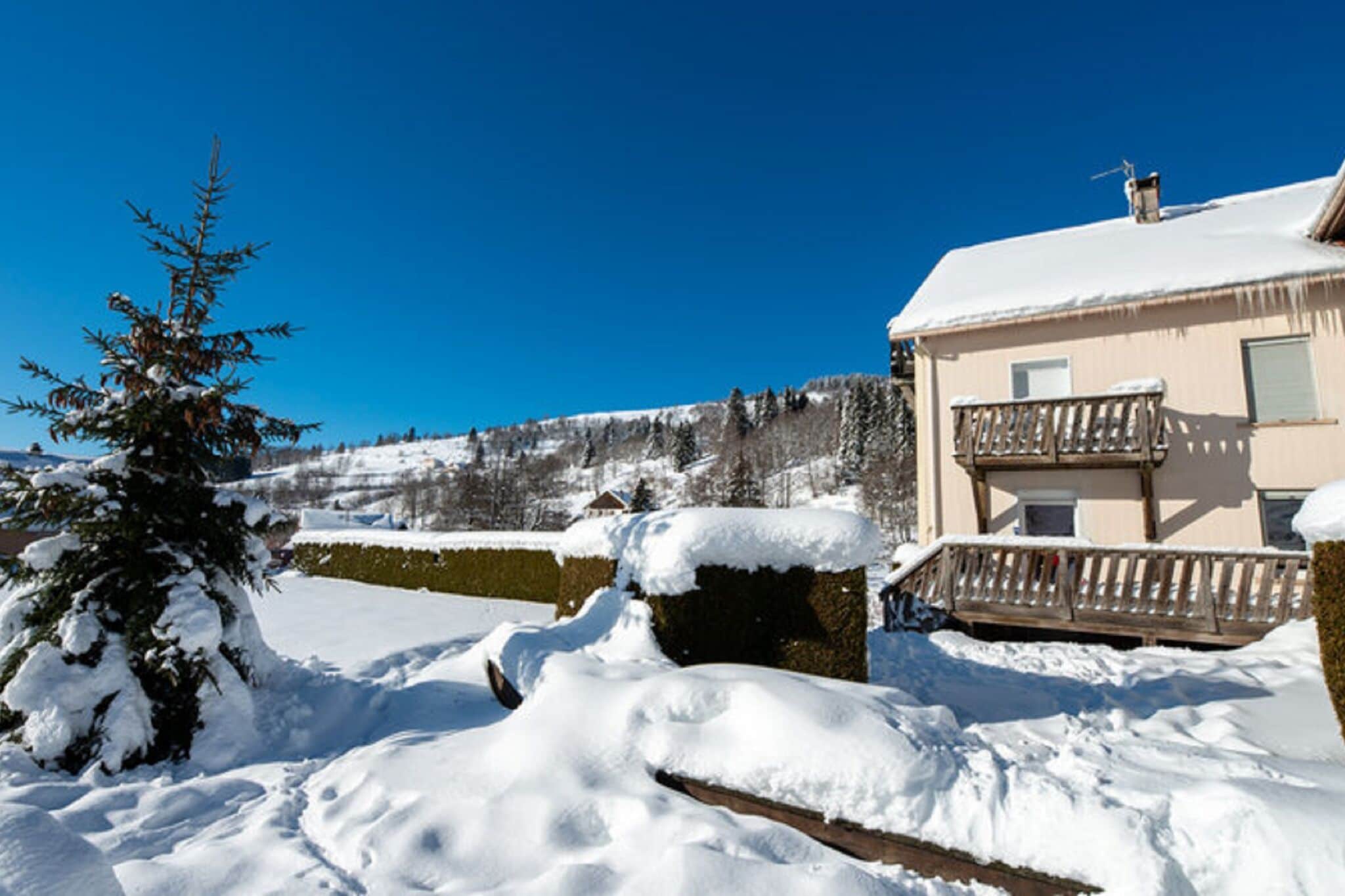 Comfortabel vakantiehuis in La Bresse met een terras