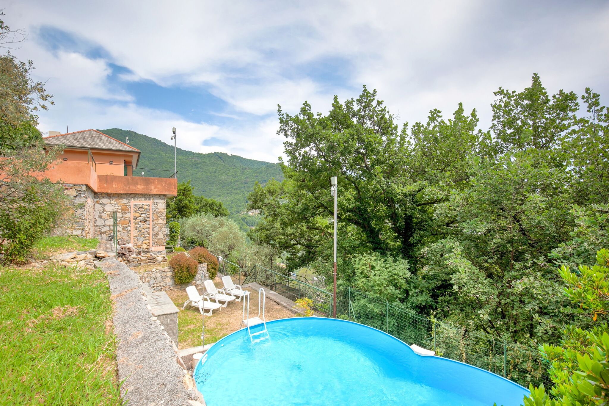 Ruime villa in Recco met een zwembad