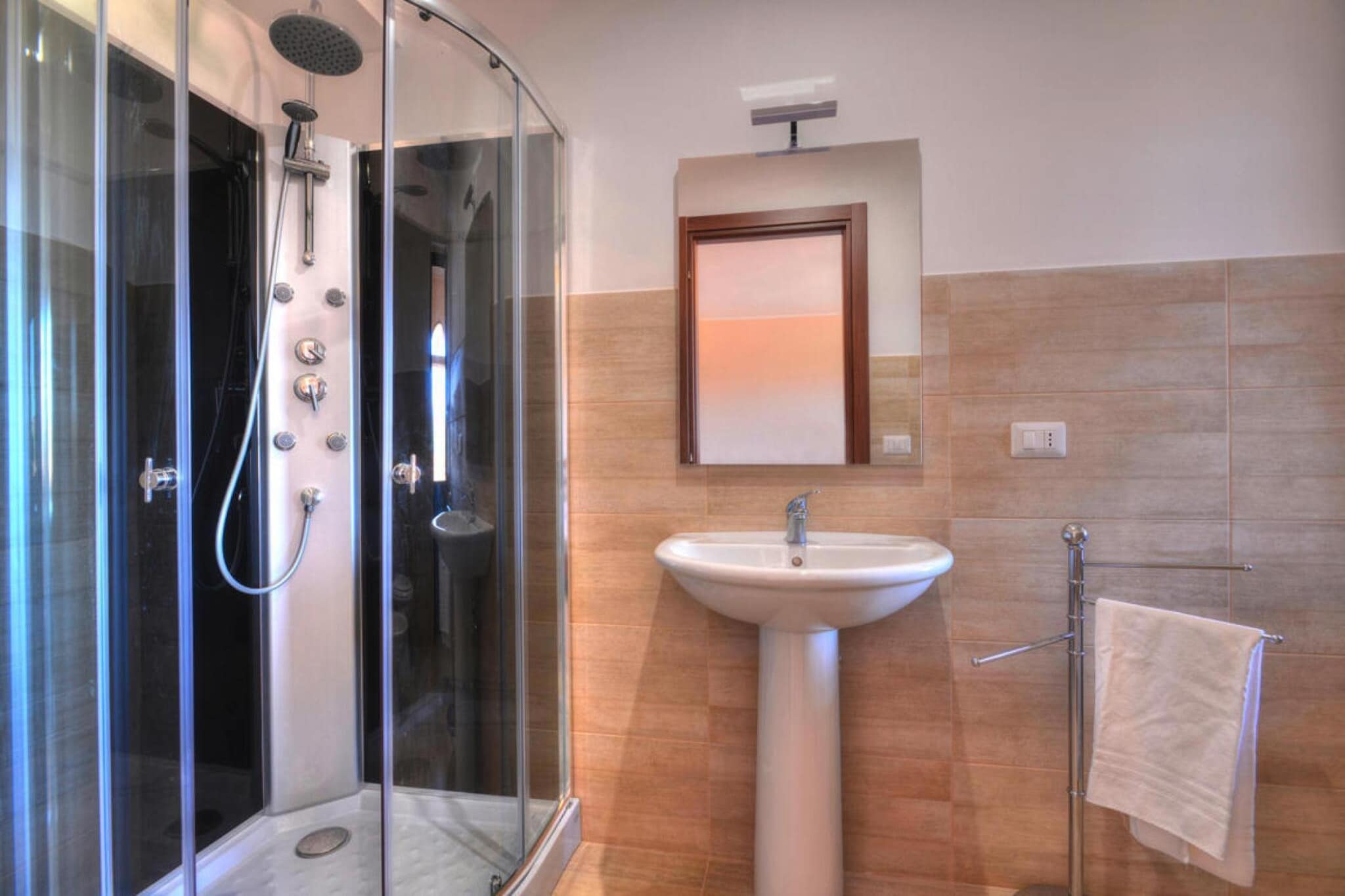 Holiday home Floridia-Villa Smeraldo7 Pax mit Privatpool-Badkamer