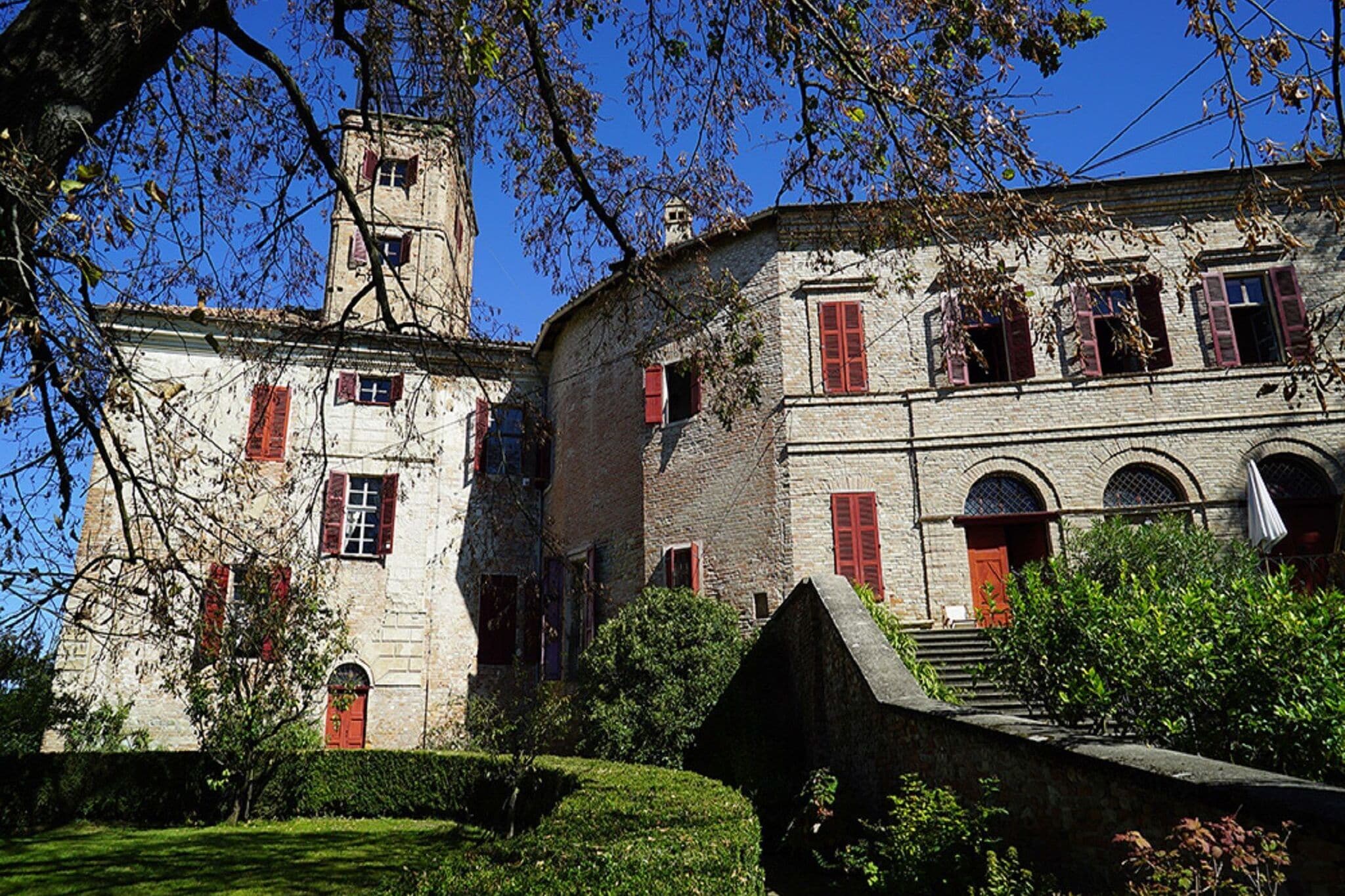 Schöne Wohnung in Asti mit Garten