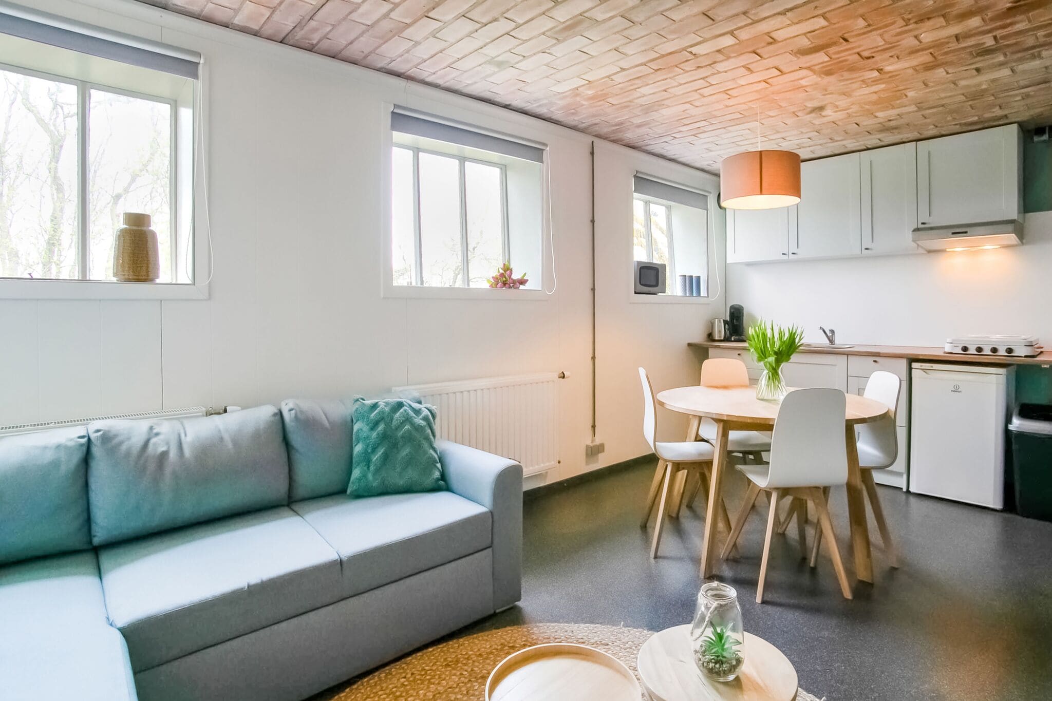 Maison confortable à Sint Maartensvlotbrug avec terrasse commune