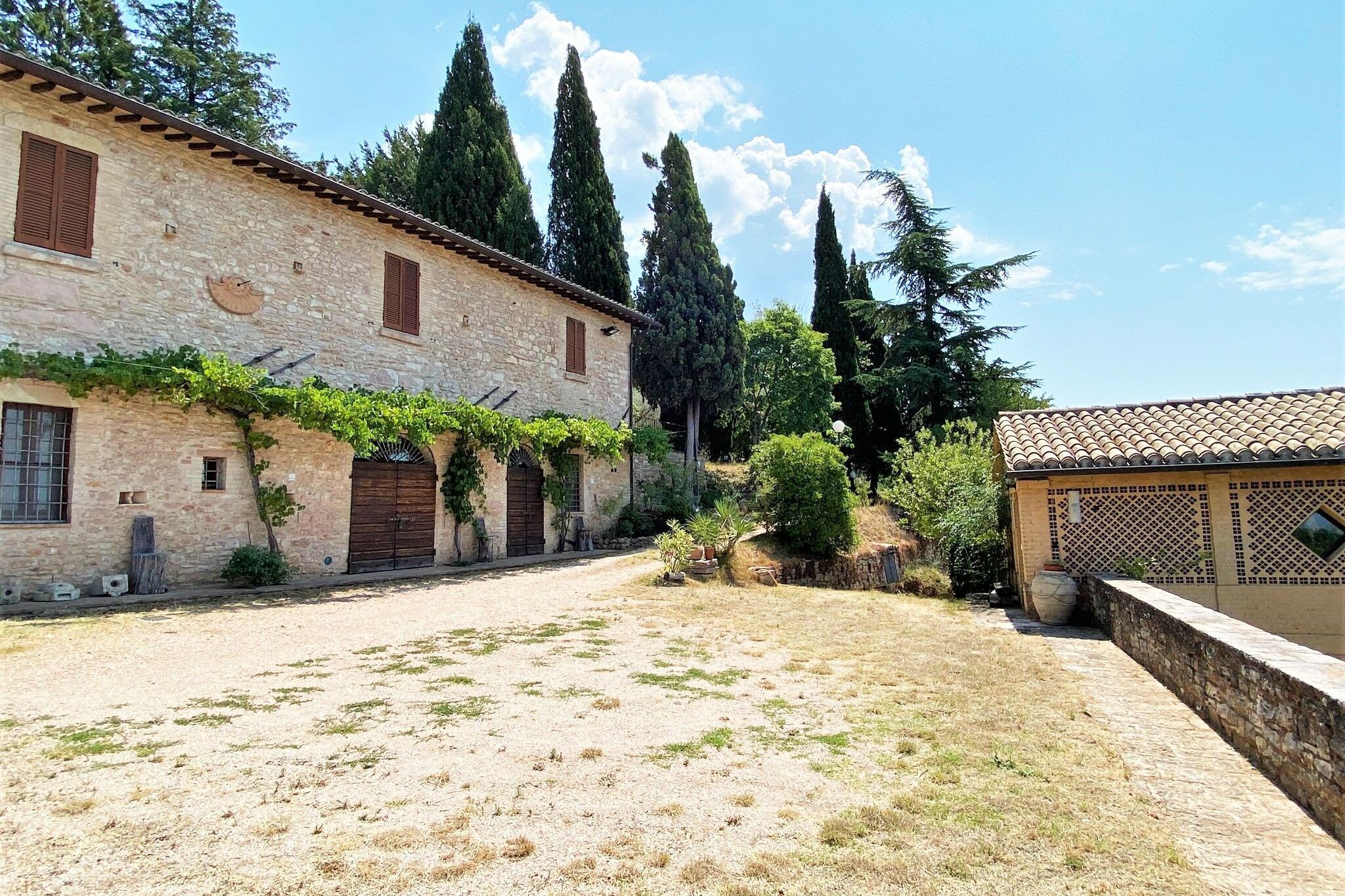 Authentisches Ferienhaus in Assisi mit möbliertem Garten