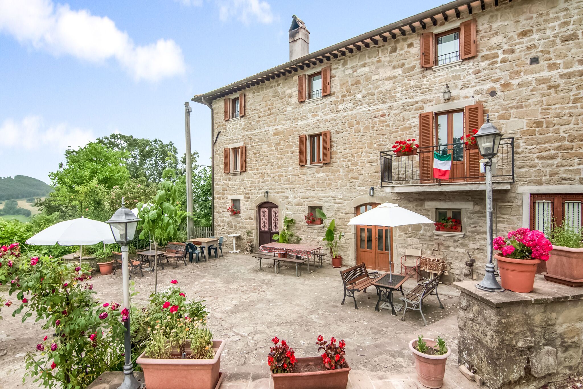 Eenvoudig appartement in Assisi met een gedeeld zwembad