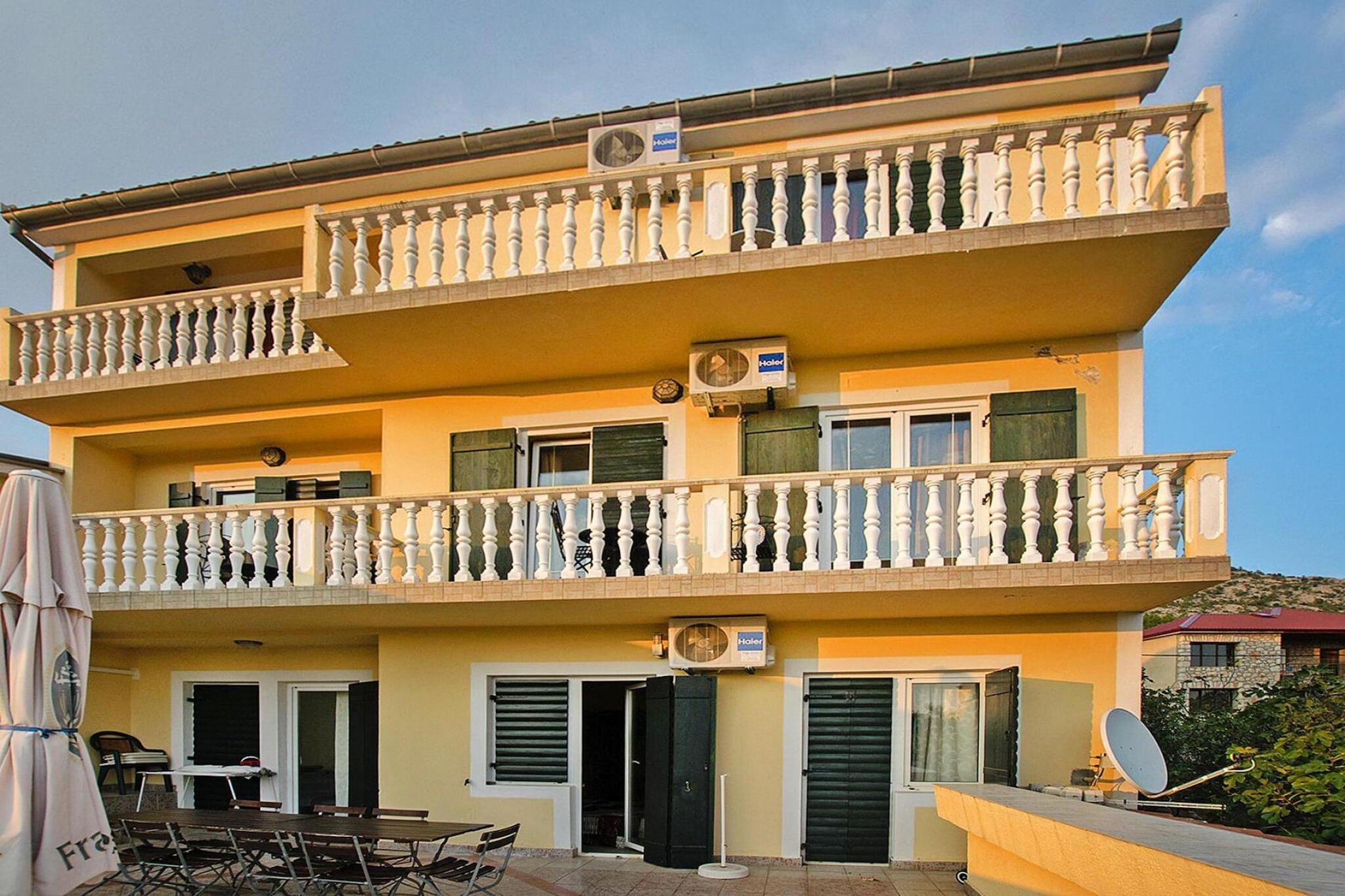 Apartments Grande Vista Starigrad Paklenica SD62 A-01 9 Pers-Buitenkant zomer